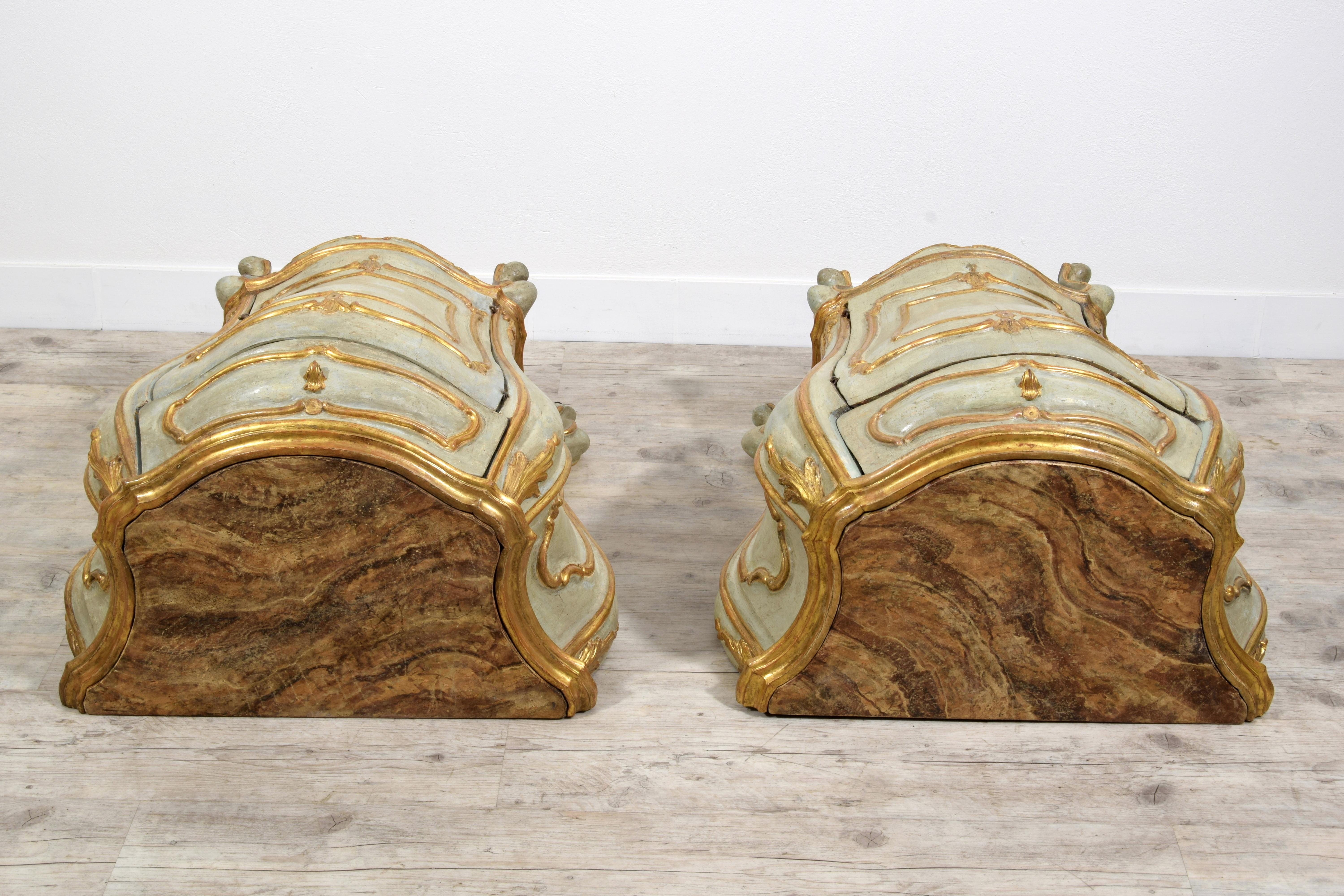Siglo XVIII, Pareja de Armarios Barrocos Venecianos Lacados ang Madera Dorada en venta 11