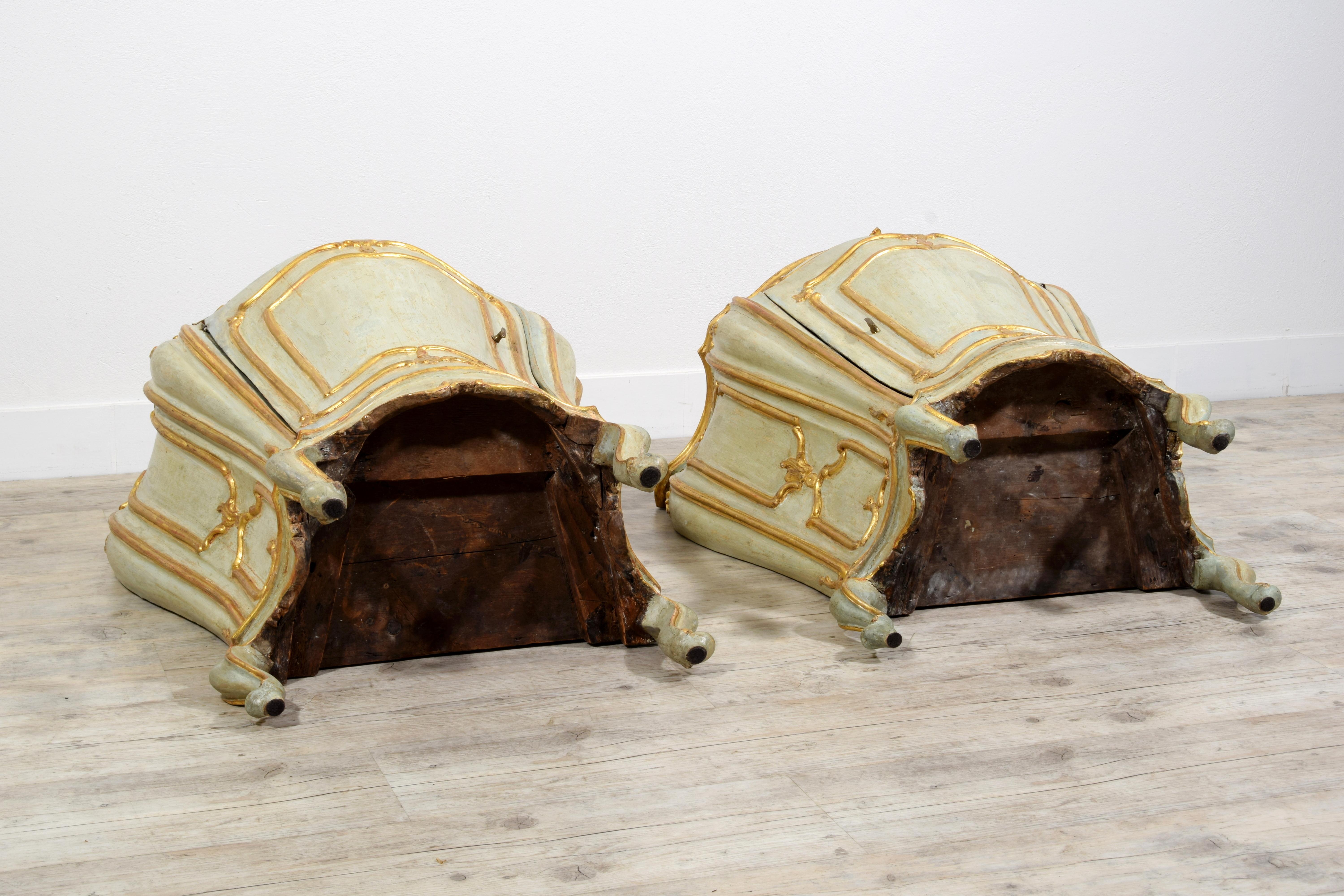 Siglo XVIII, Pareja de Armarios Barrocos Venecianos Lacados ang Madera Dorada en venta 12