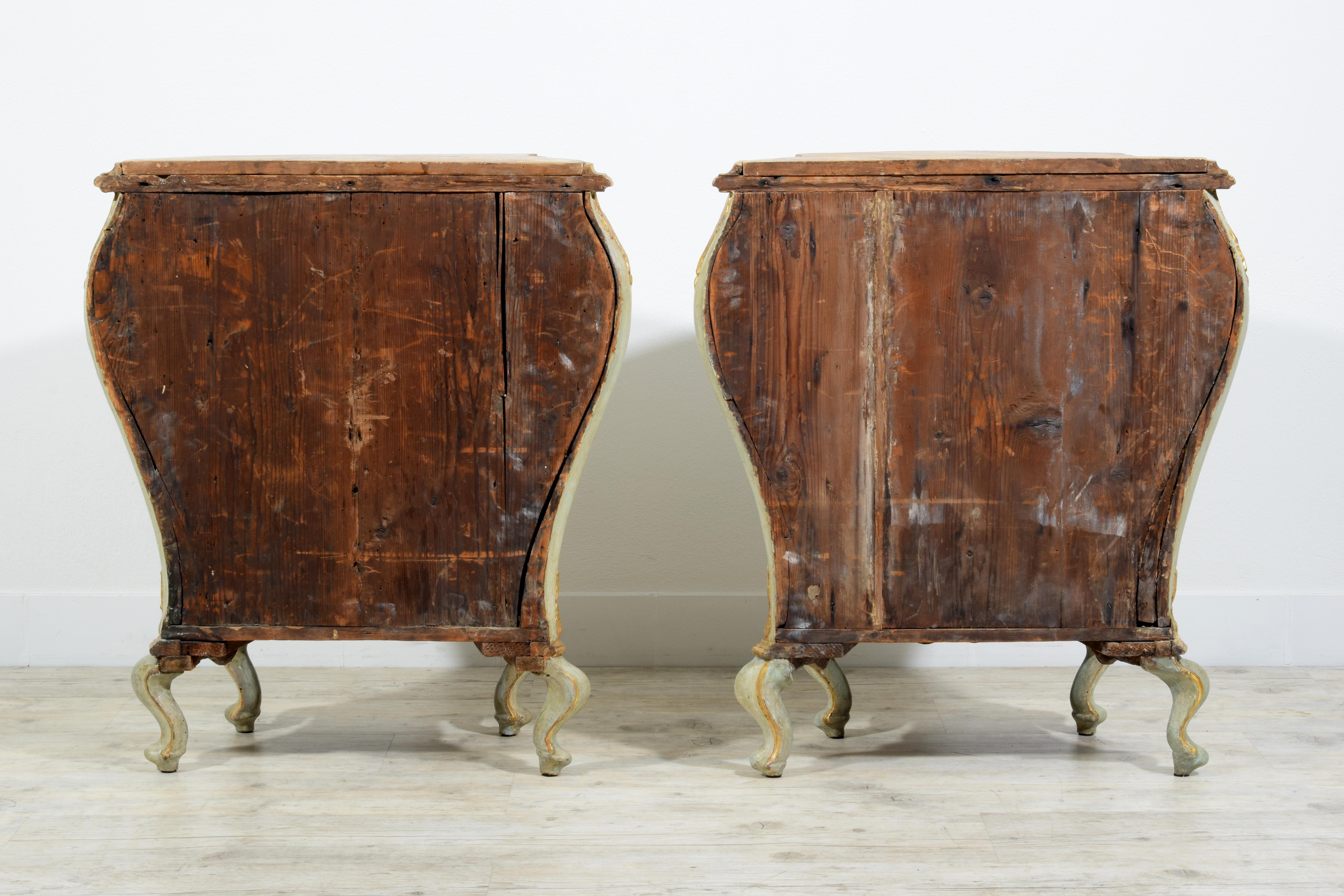 Siglo XVIII, Pareja de Armarios Barrocos Venecianos Lacados ang Madera Dorada en venta 13