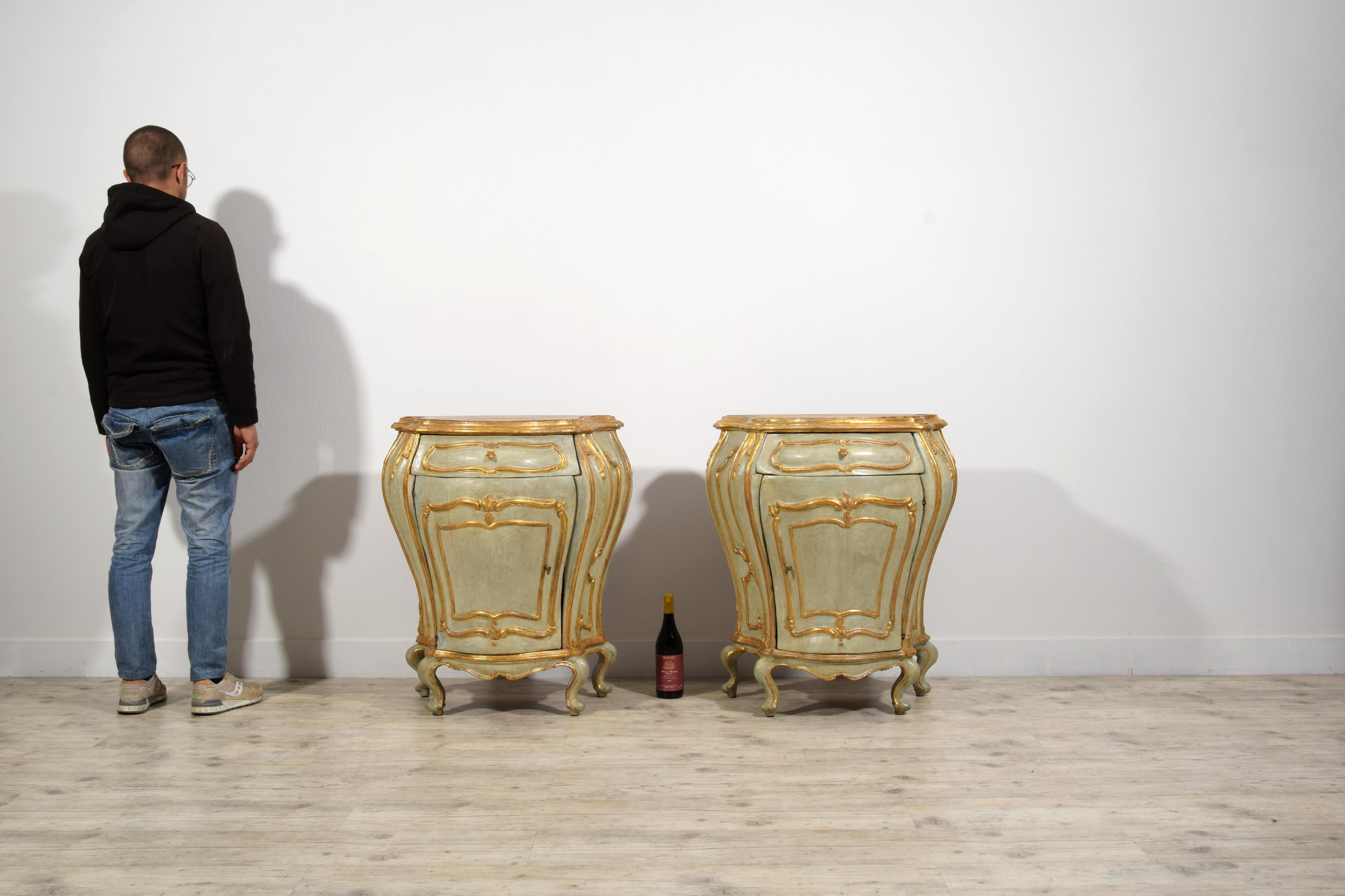 Siglo XVIII, Pareja de Armarios Barrocos Venecianos Lacados ang Madera Dorada en venta 14