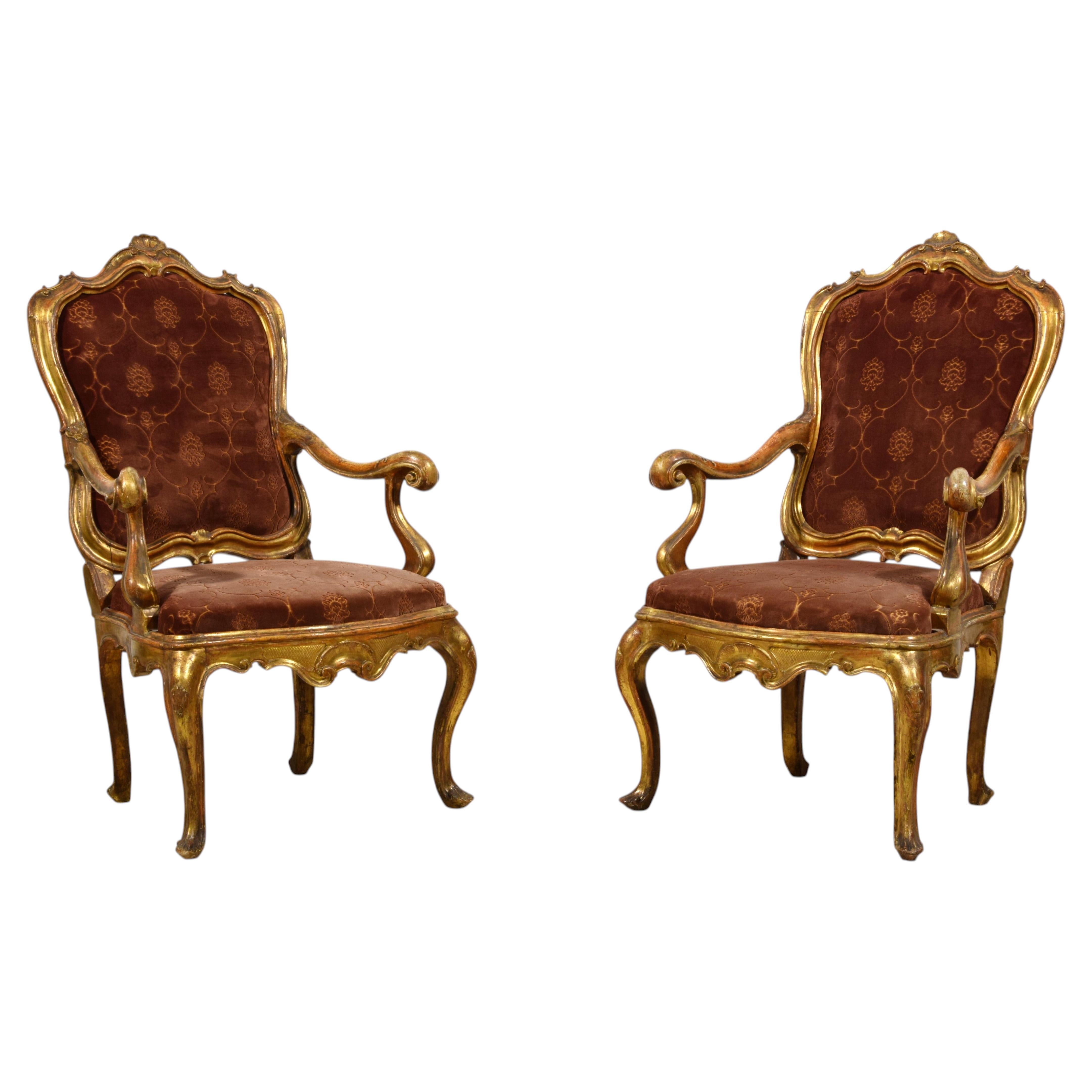 XVIIIe siècle, Paire de fauteuils rococo vénitiens en bois sculpté et doré