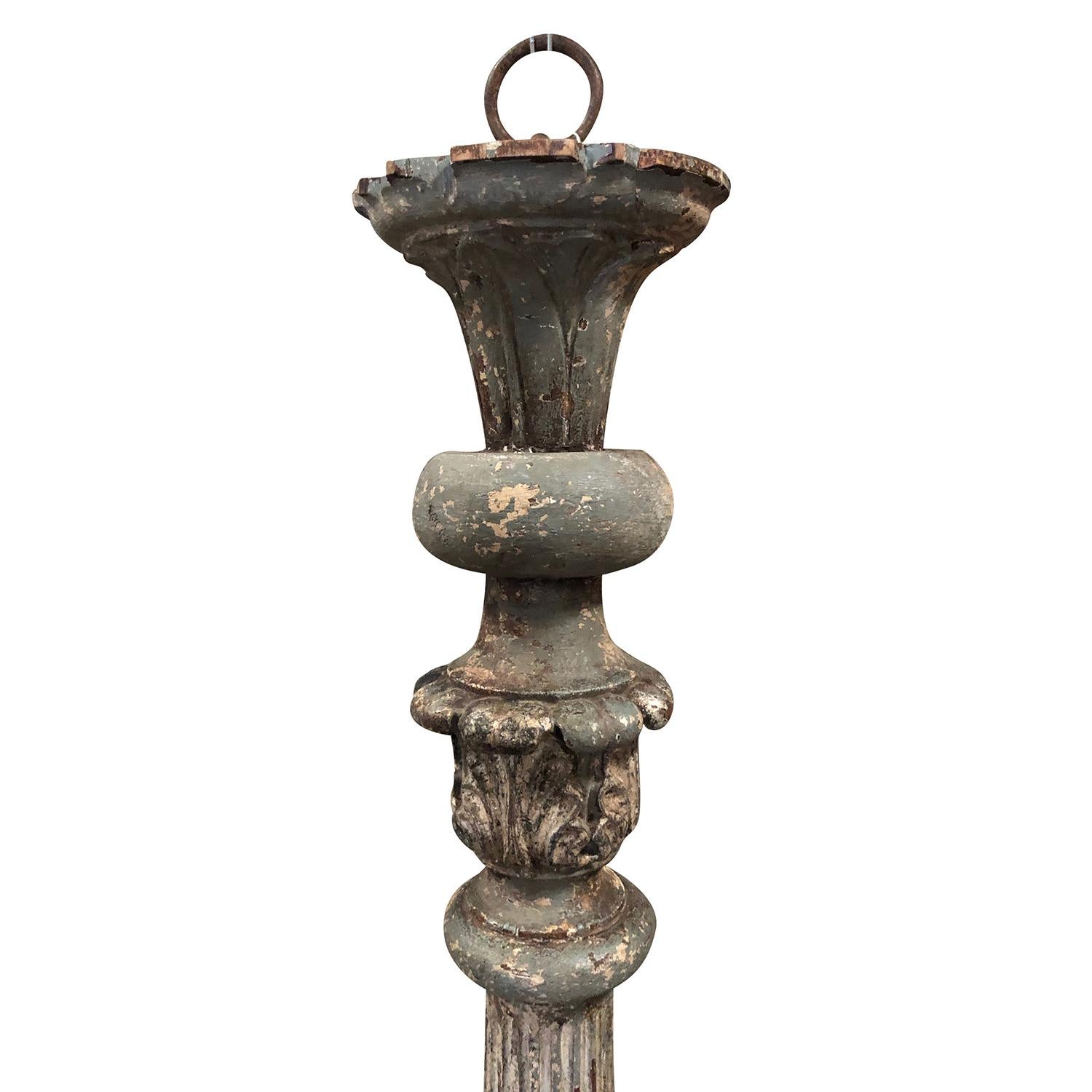 Siglo XVIII Pareja Italiana de Grandes Lustres Piamonteses - Antiguos Candelabros de Madera Tallado a mano en venta