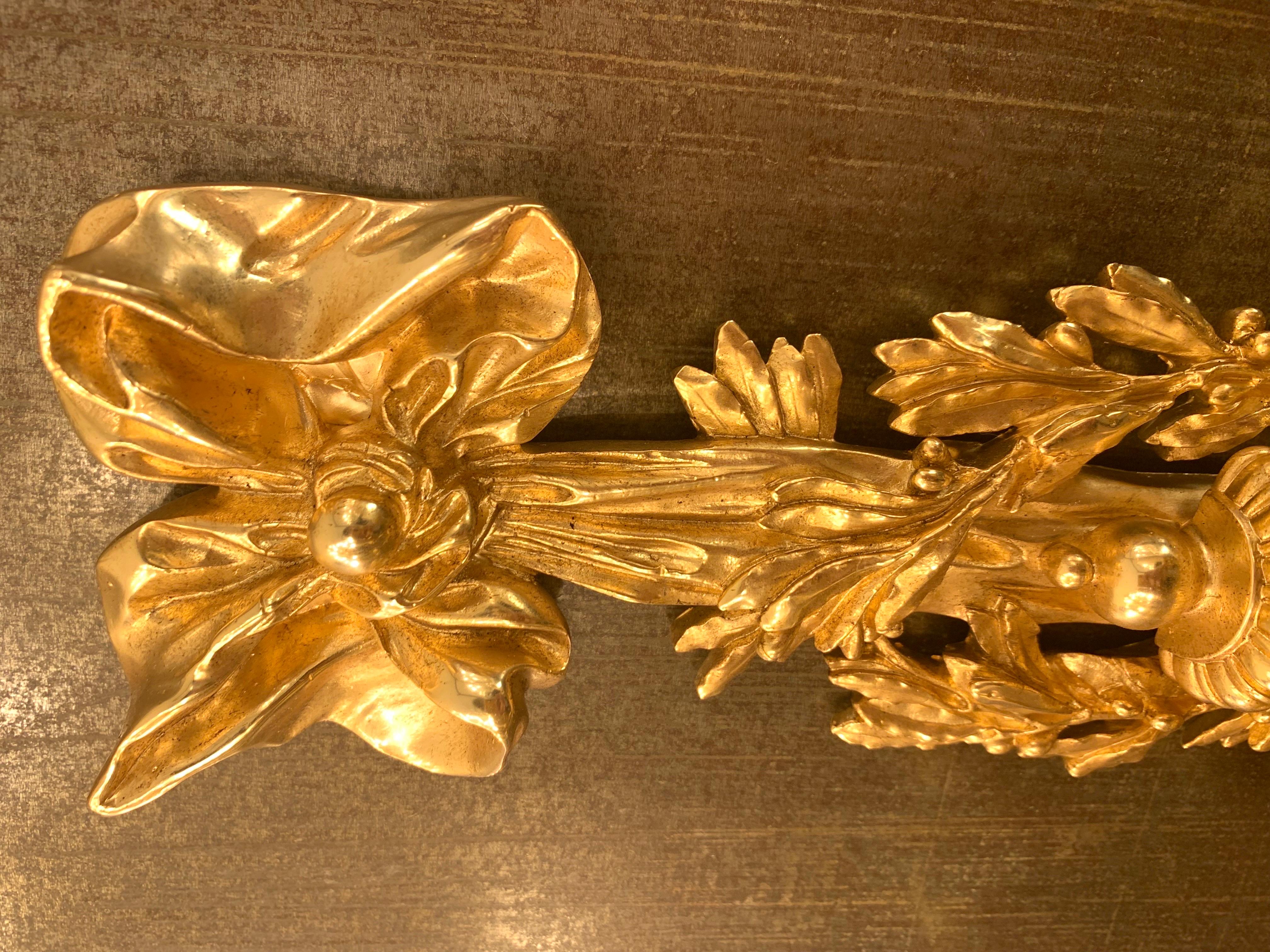 Paar Wandleuchten aus Bronze aus 18 Karat Gold von Delatour Lacarriere, 18. Jahrhundert im Zustand „Hervorragend“ im Angebot in SAINT-OUEN-SUR-SEINE, FR