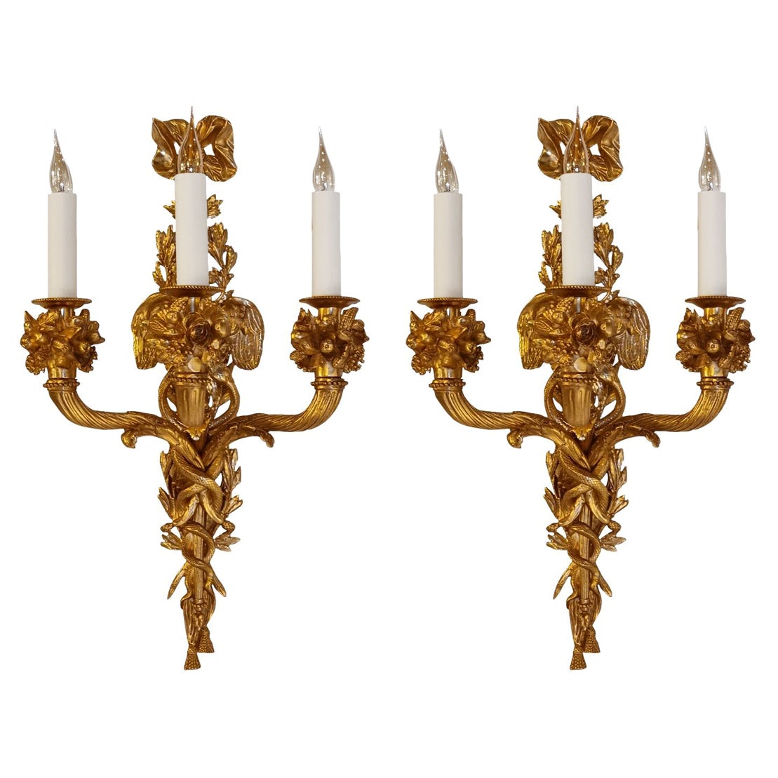 Pareja de apliques del siglo XVIII en bronce y oro de 18 quilates de Delatour Lacarriere