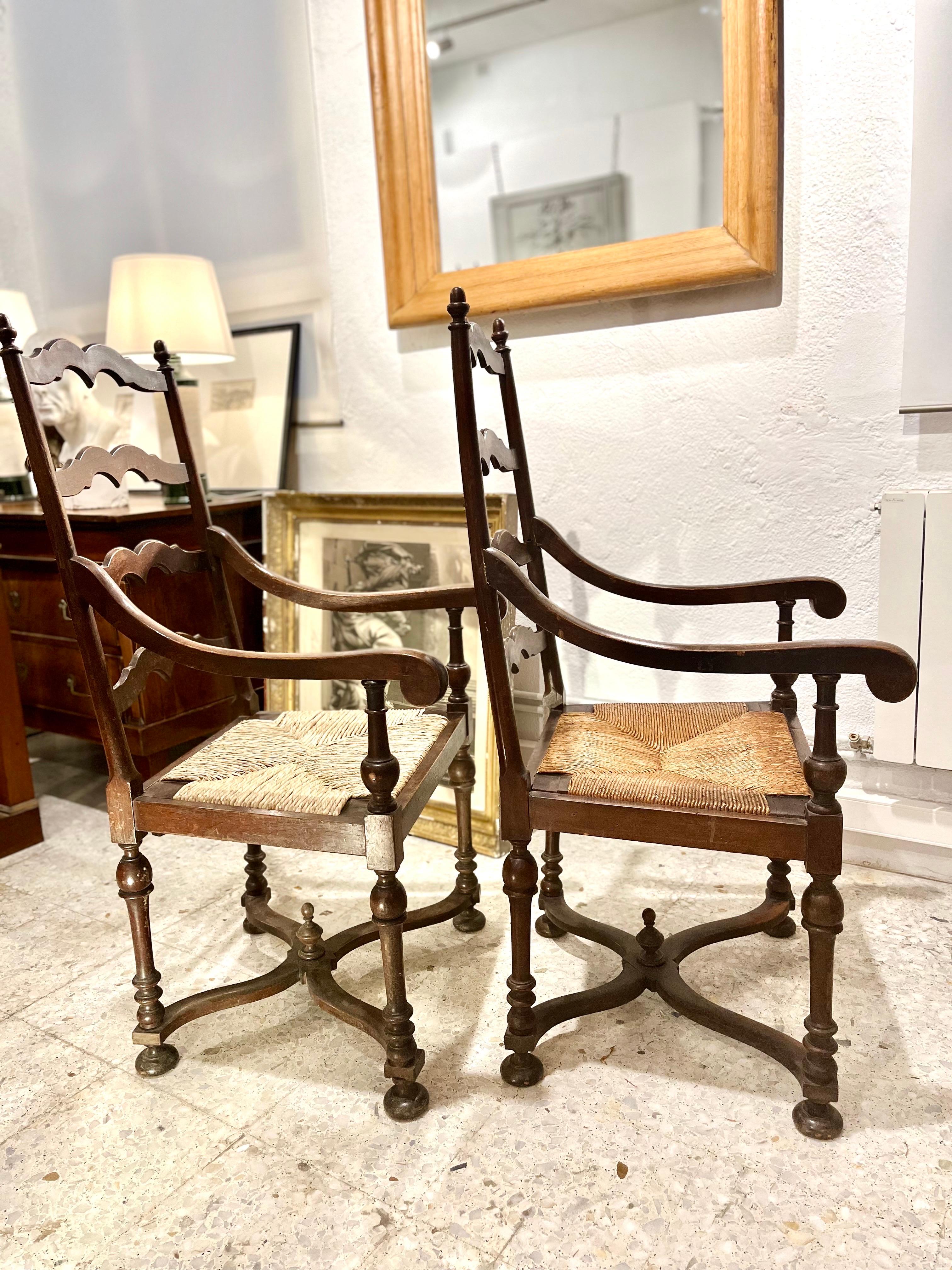 18° secolo  Coppia di armadi provenzali in legno di faggio e sedile in paglia in vendita 2