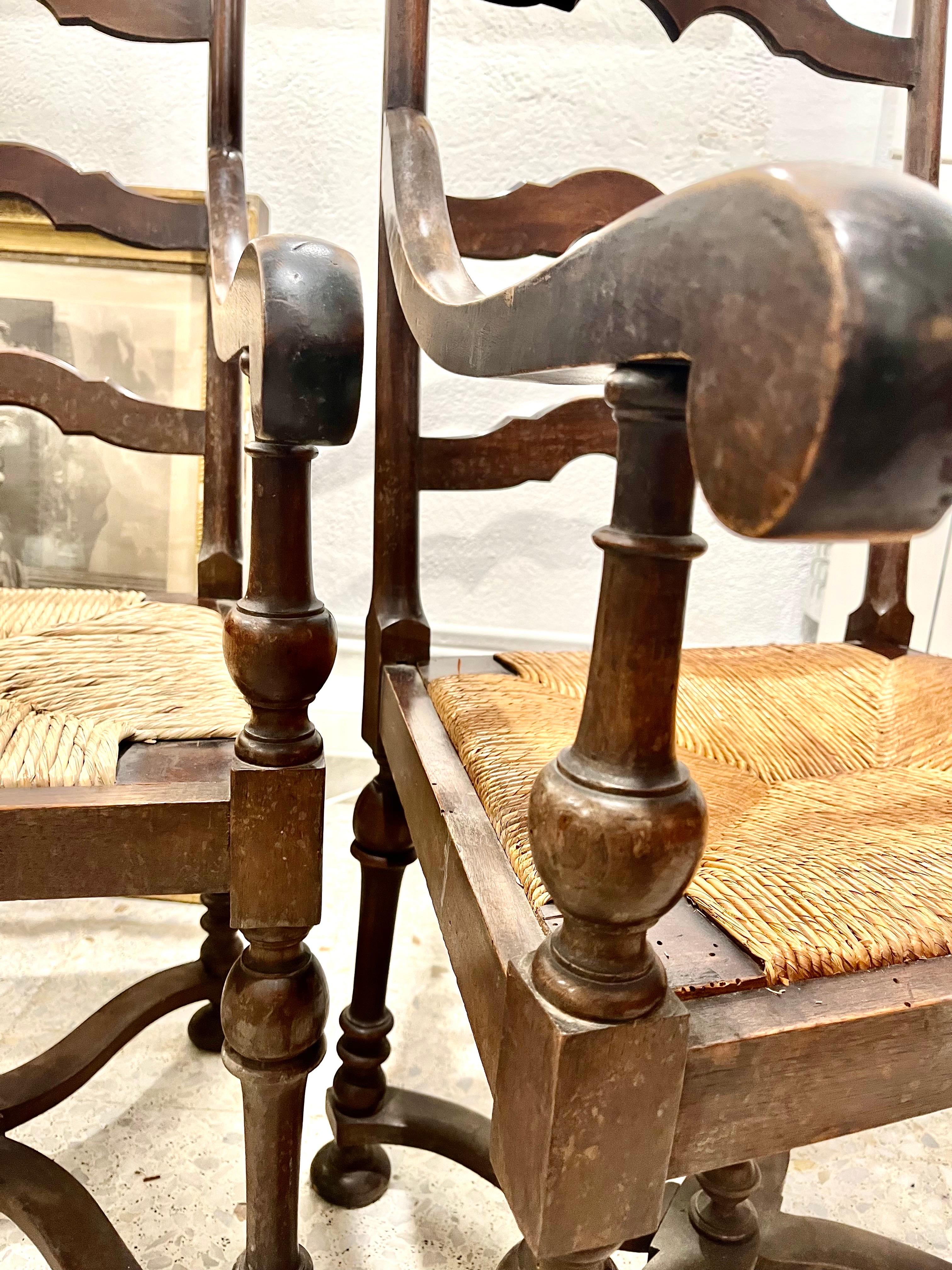 XVIII secolo 18° secolo  Coppia di armadi provenzali in legno di faggio e sedile in paglia in vendita