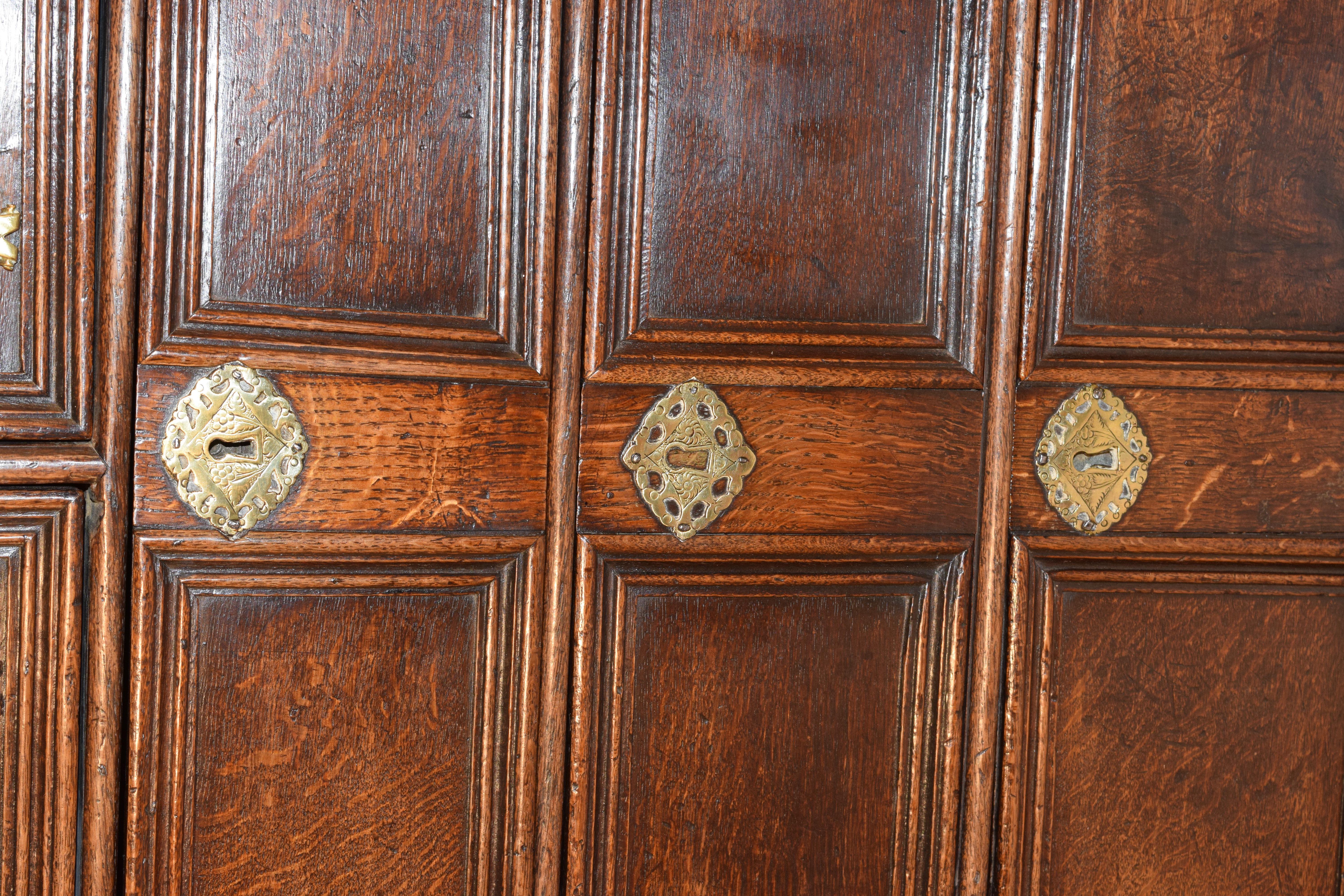 18th Century Paneled Chest of Drawers For Sale 1