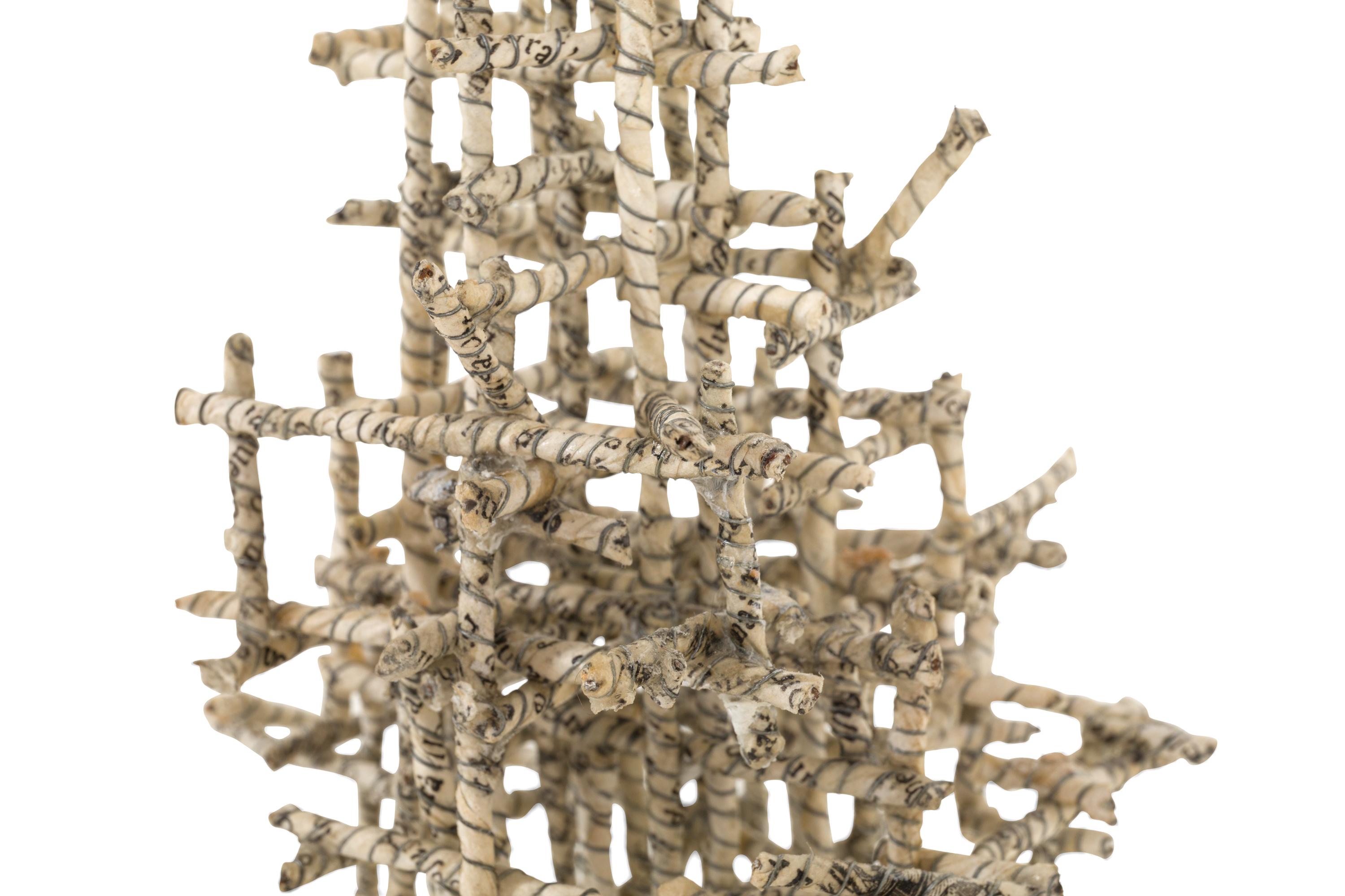 XXIe siècle et contemporain Sculpture « Primitive Cathedral » du XVIIIe siècle en fil de acier enveloppé de papier de Matteo Naggi en vente