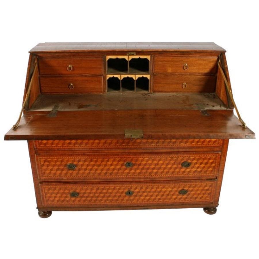 18th Century Parquetry Bureau In Good Condition For Sale In London, GB