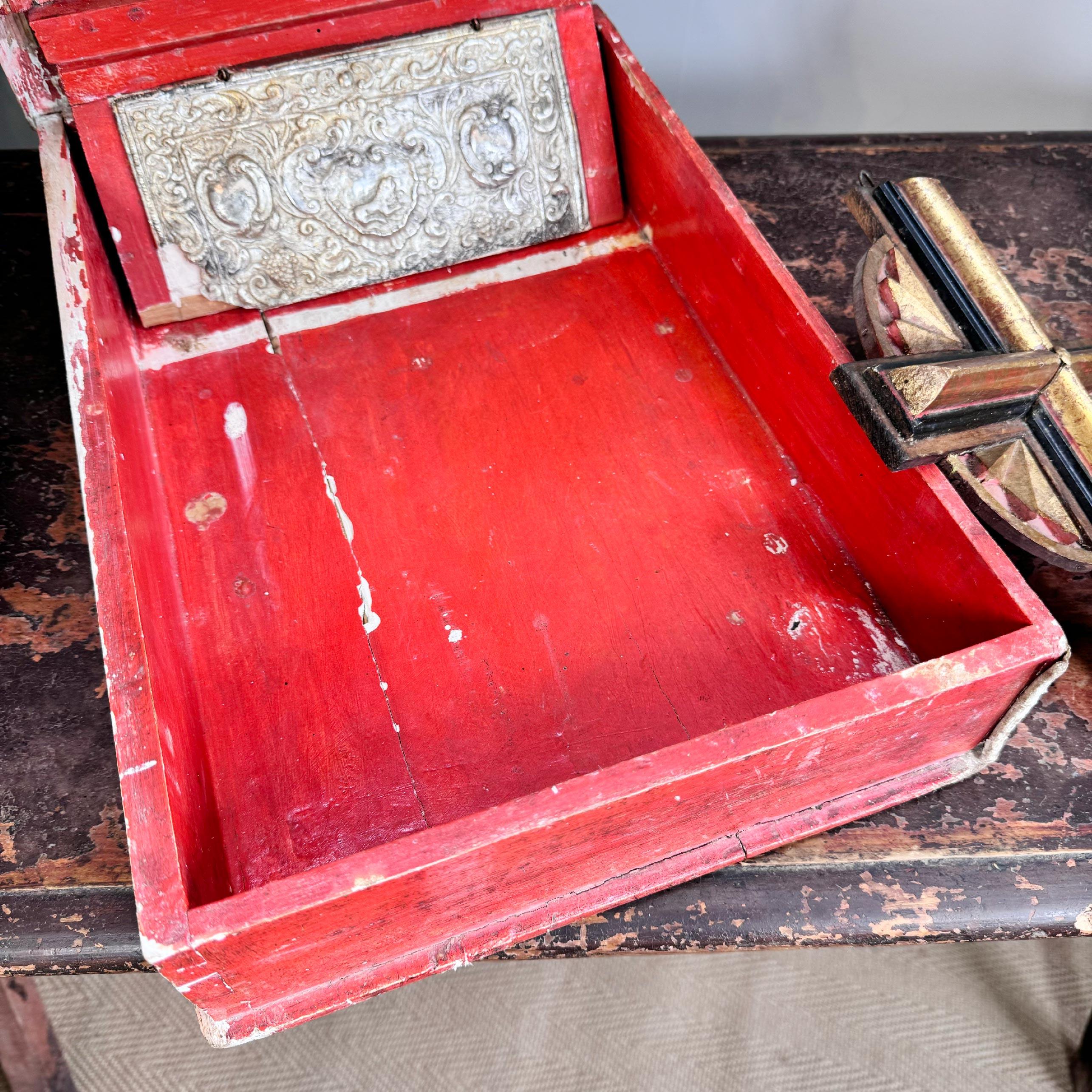 18th Century Pastiglia Decorated Baroque Bible Box For Sale 4