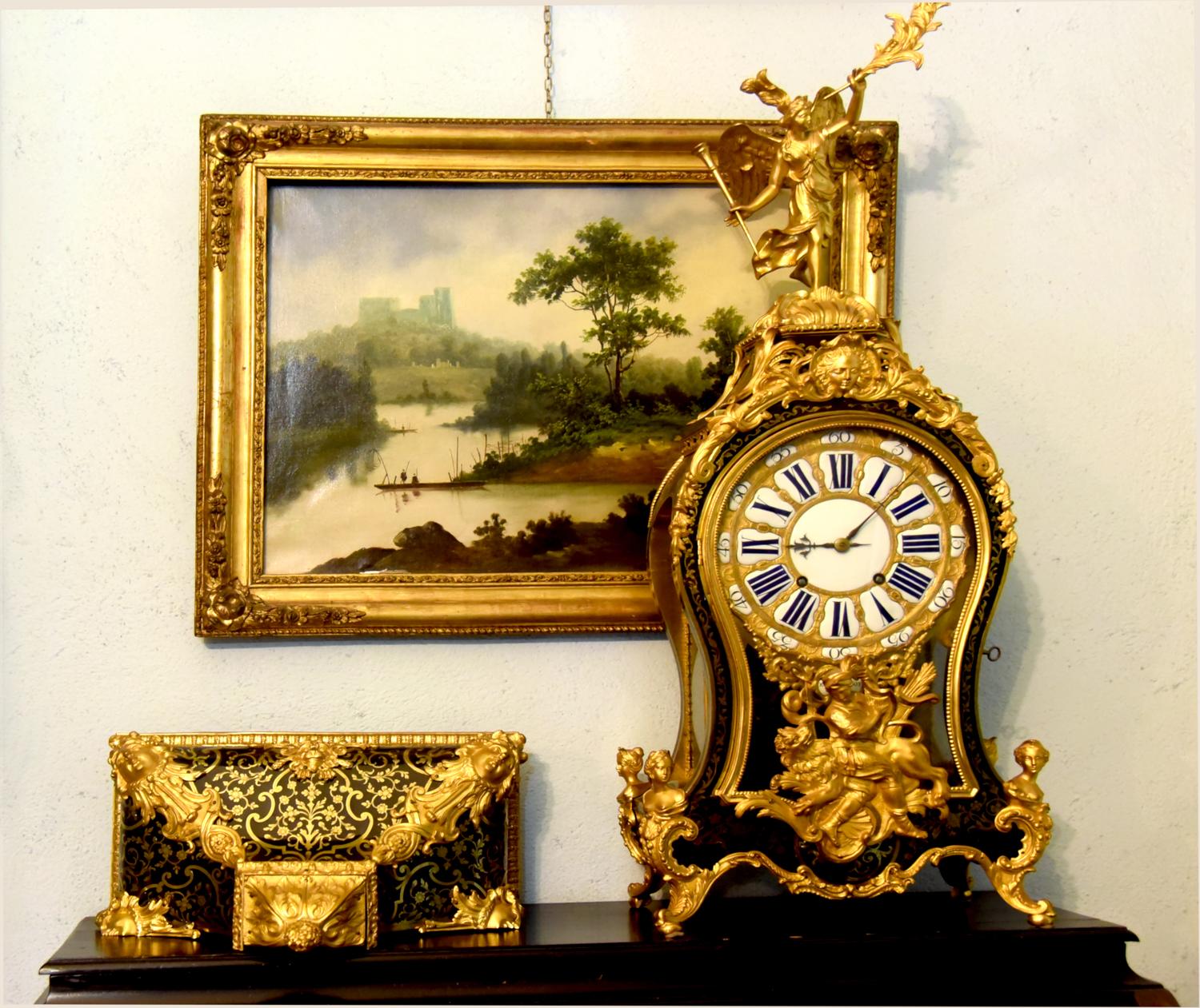 Pendulum large cartel mid-18th century
Very rare Pendulum, Published and Signed composed of three pieces. Support shelf, upper top angel and central body.
Wood veneered with tortoiseshell inserts with highly refined brass inlays both frontally and