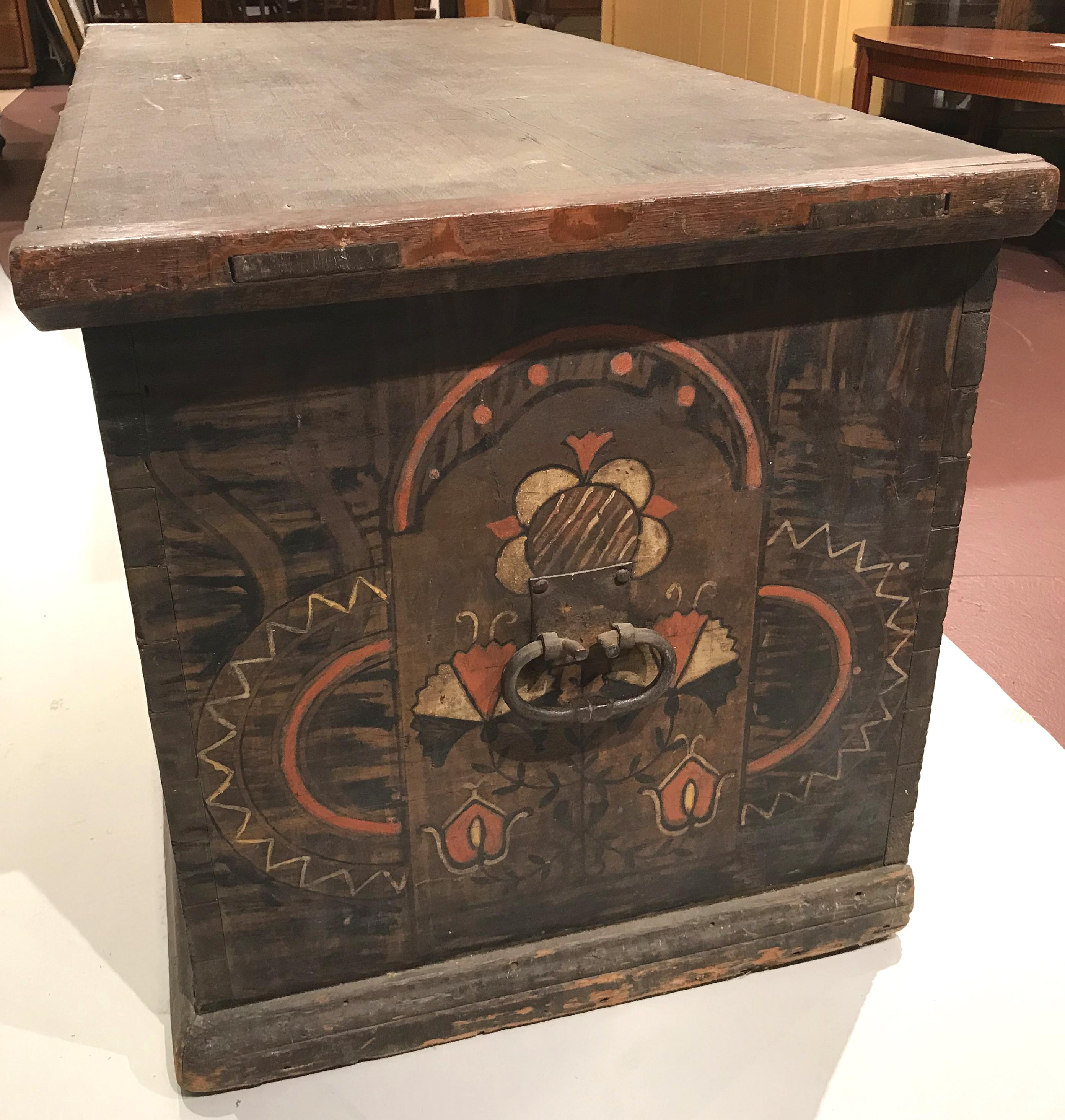 18th Century  Polychrome Decorated Tulipwood Dower Chest In Good Condition In Milford, NH