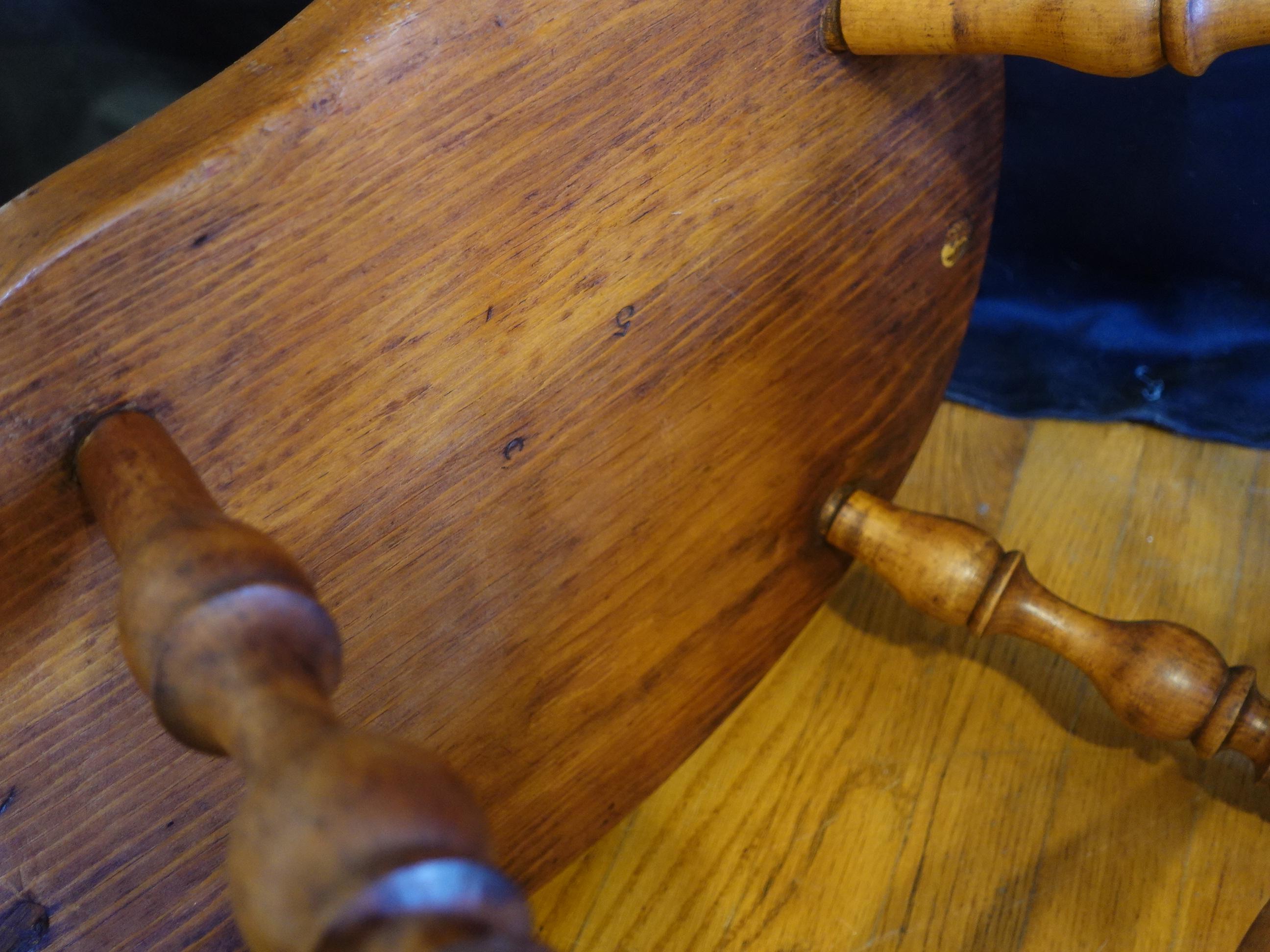 Fauteuil Windsor en chêne massif du 18ème siècle, Pennsylvanie en vente 7