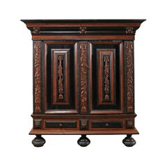 Armoire à pharmacie Kas baroque du 18ème siècle avec de riches détails en Wood Wood