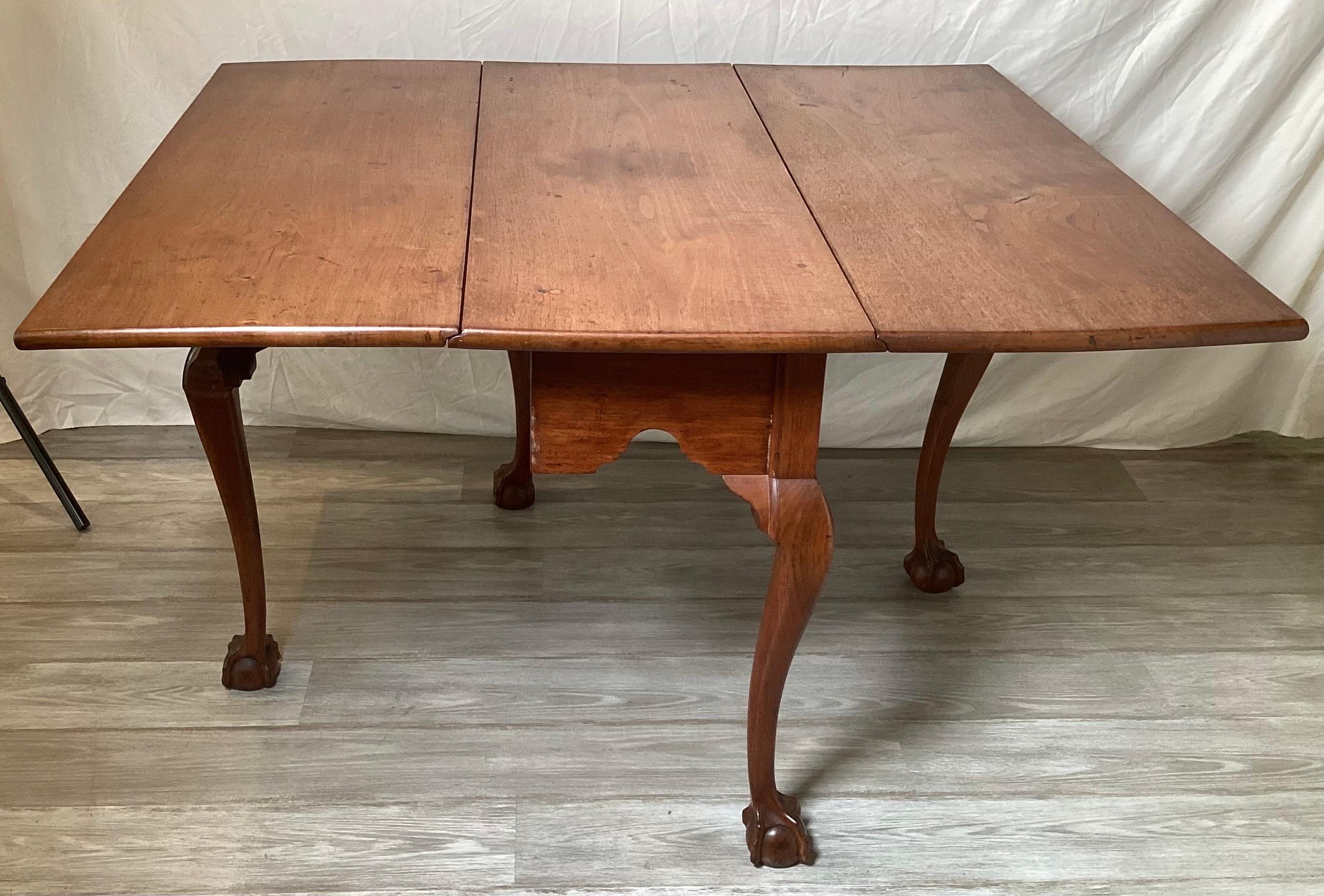 American 18th Century Period Chippendale Walnut Drop Leaf Table For Sale