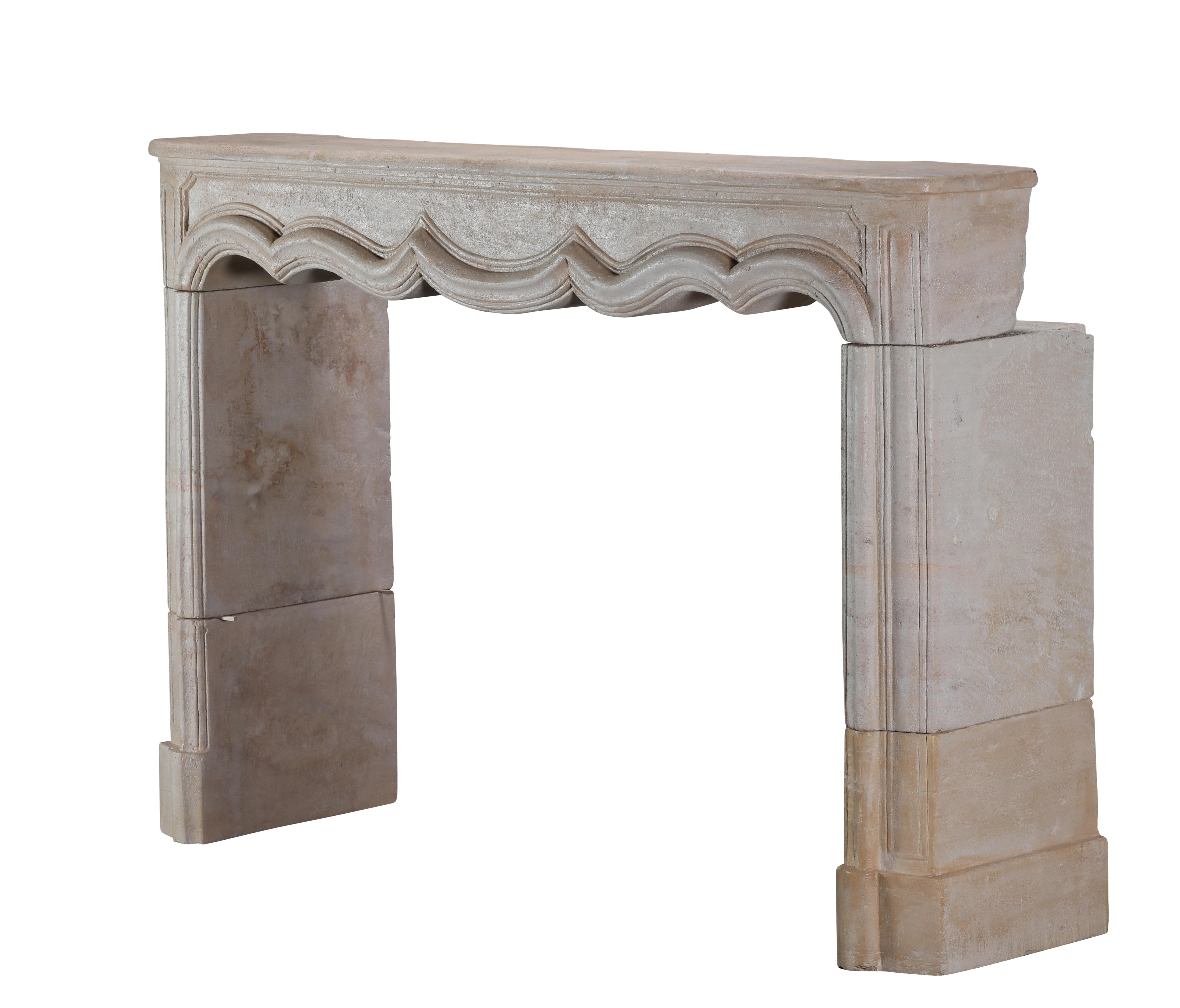 Cheminée de château français du 18ème siècle en grès de style Louis XIV en vente 7