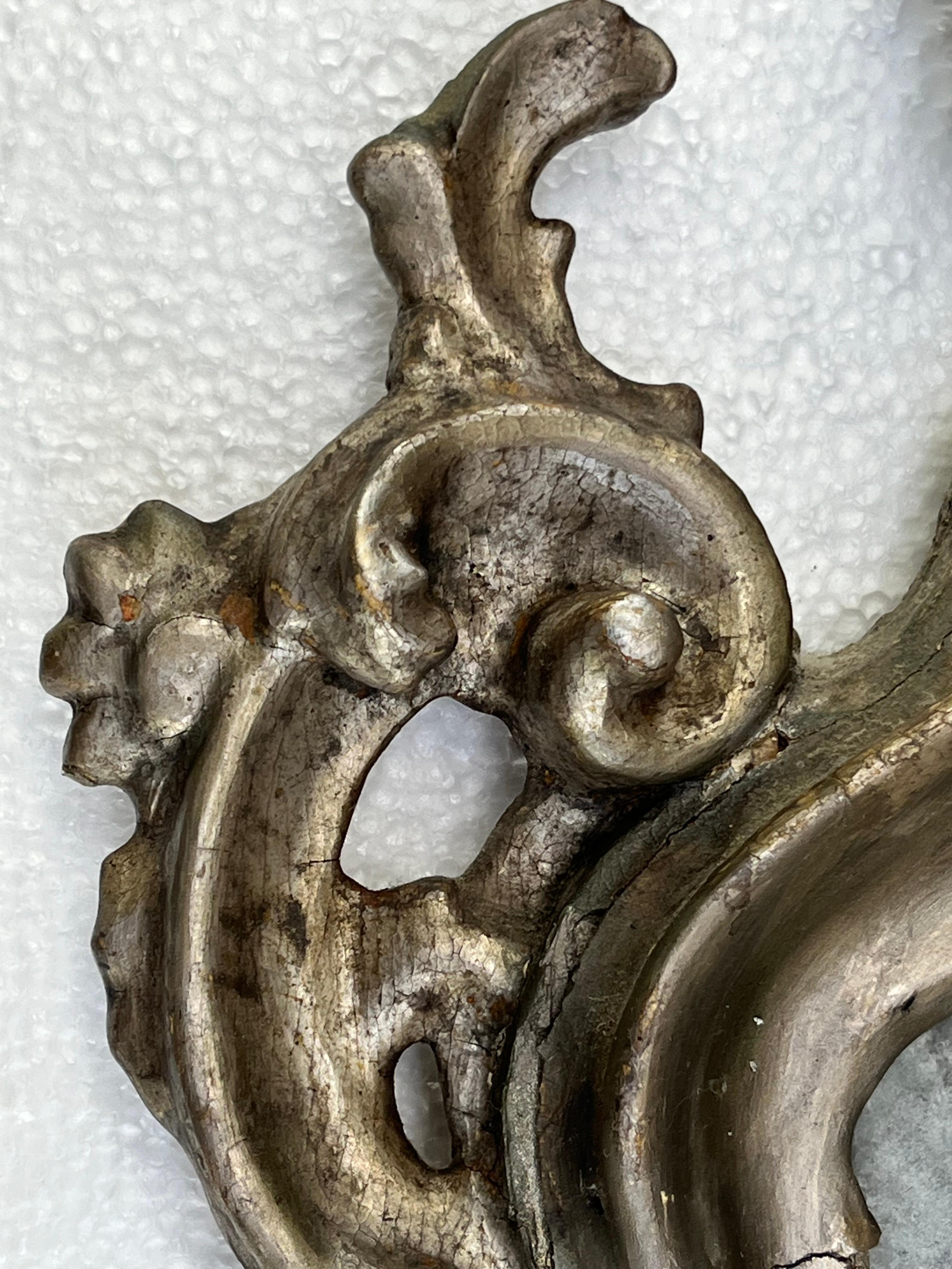 18th Century Period Rococo Venetian Carved and Silvered Mirror In Good Condition For Sale In Vero Beach, FL