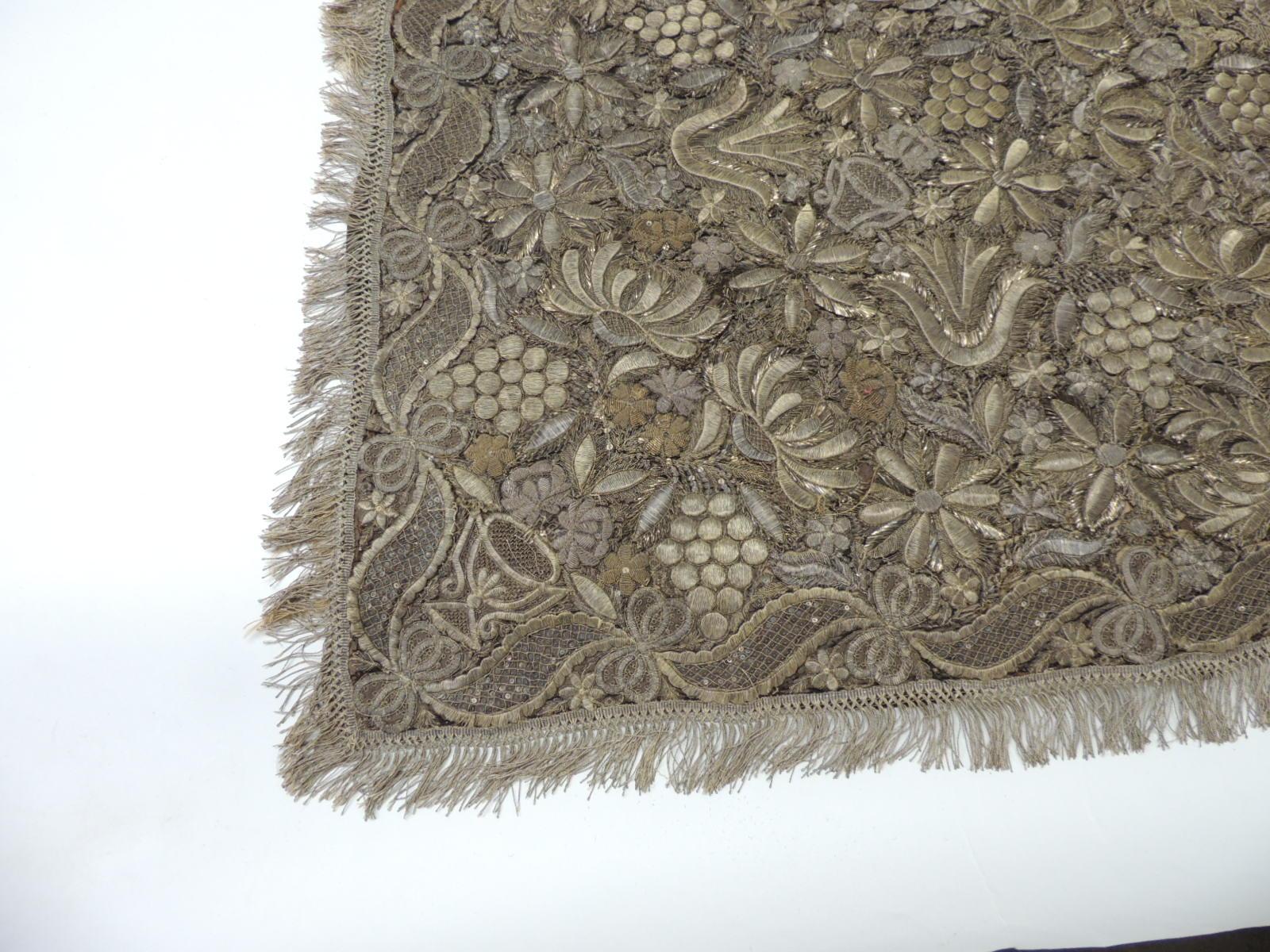Soie Textile persan de l'Empire ottoman du 18ème siècle à fils métalliques dorés