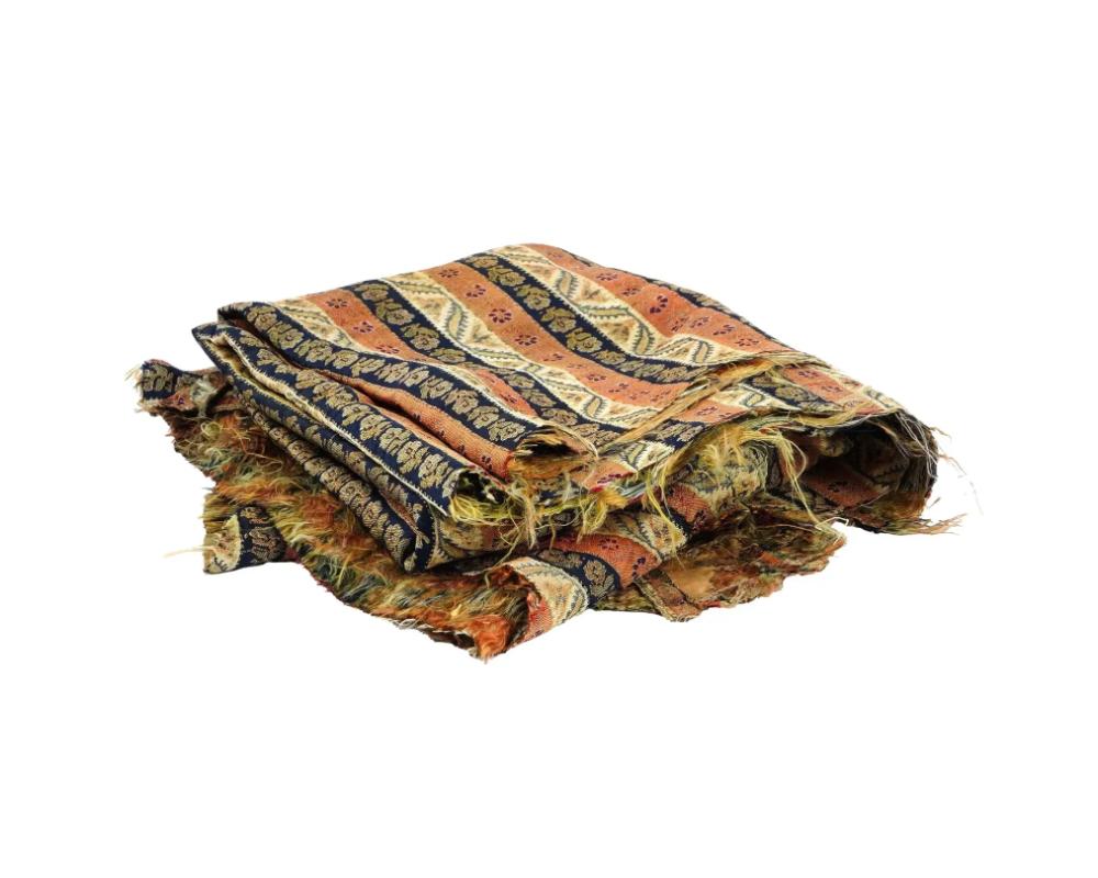 Textile tissé de la dynastie persane Safavide du 18e siècle Bon état - En vente à Queens, NY