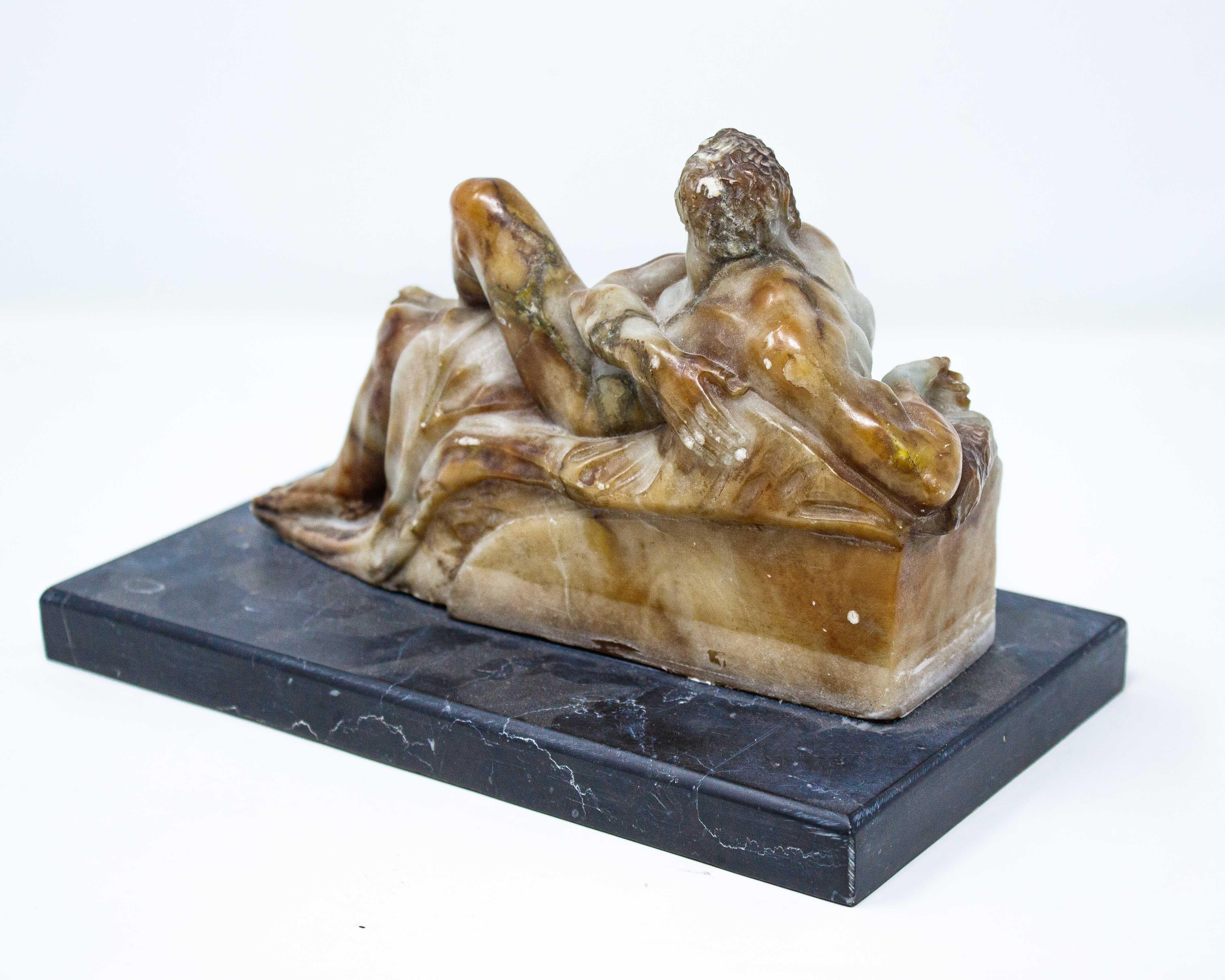 Sculpté Personnalisation de la sculpture du jour en albâtre du 18e siècle en vente