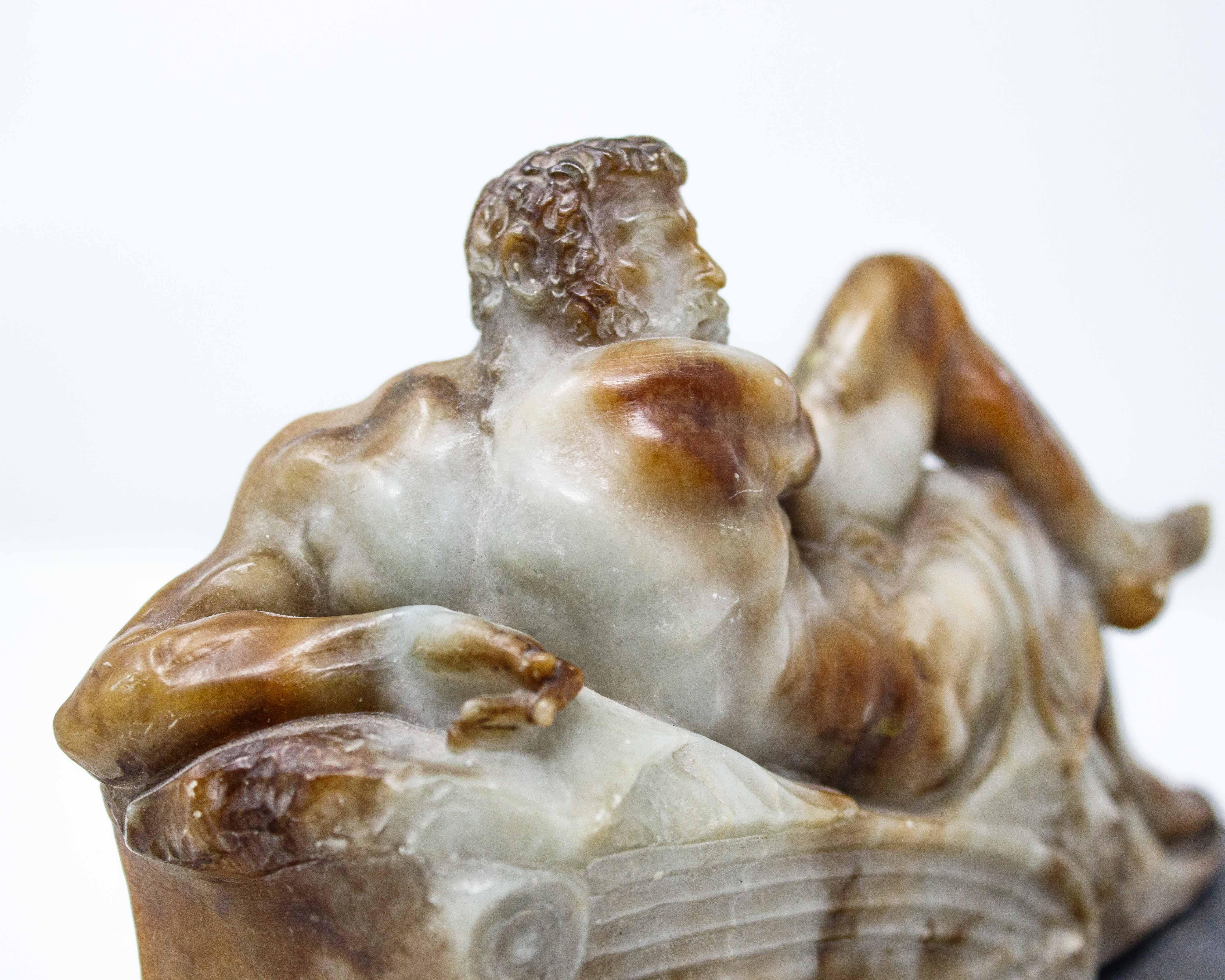 Personnalisation de la sculpture du jour en albâtre du 18e siècle en vente 2