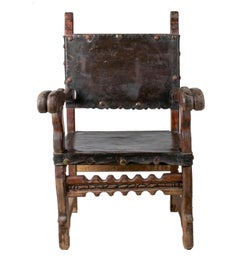 Silla de Madera de Frailero Peruano del Siglo XVIII con Asiento y Respaldo de Cuero