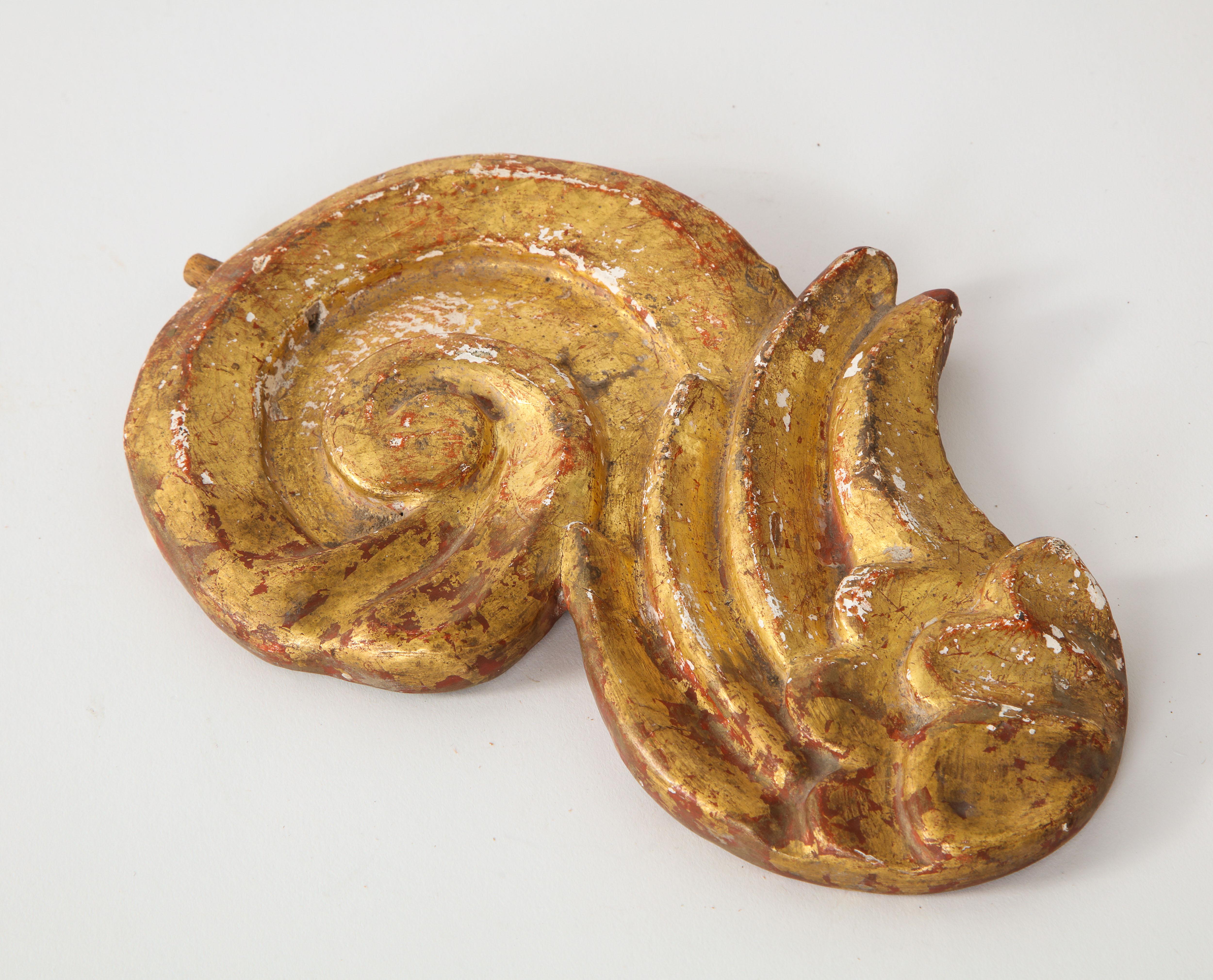 Intagliato a mano Resti architettonici in foglia d'oro peruviana del XVIII secolo in vendita