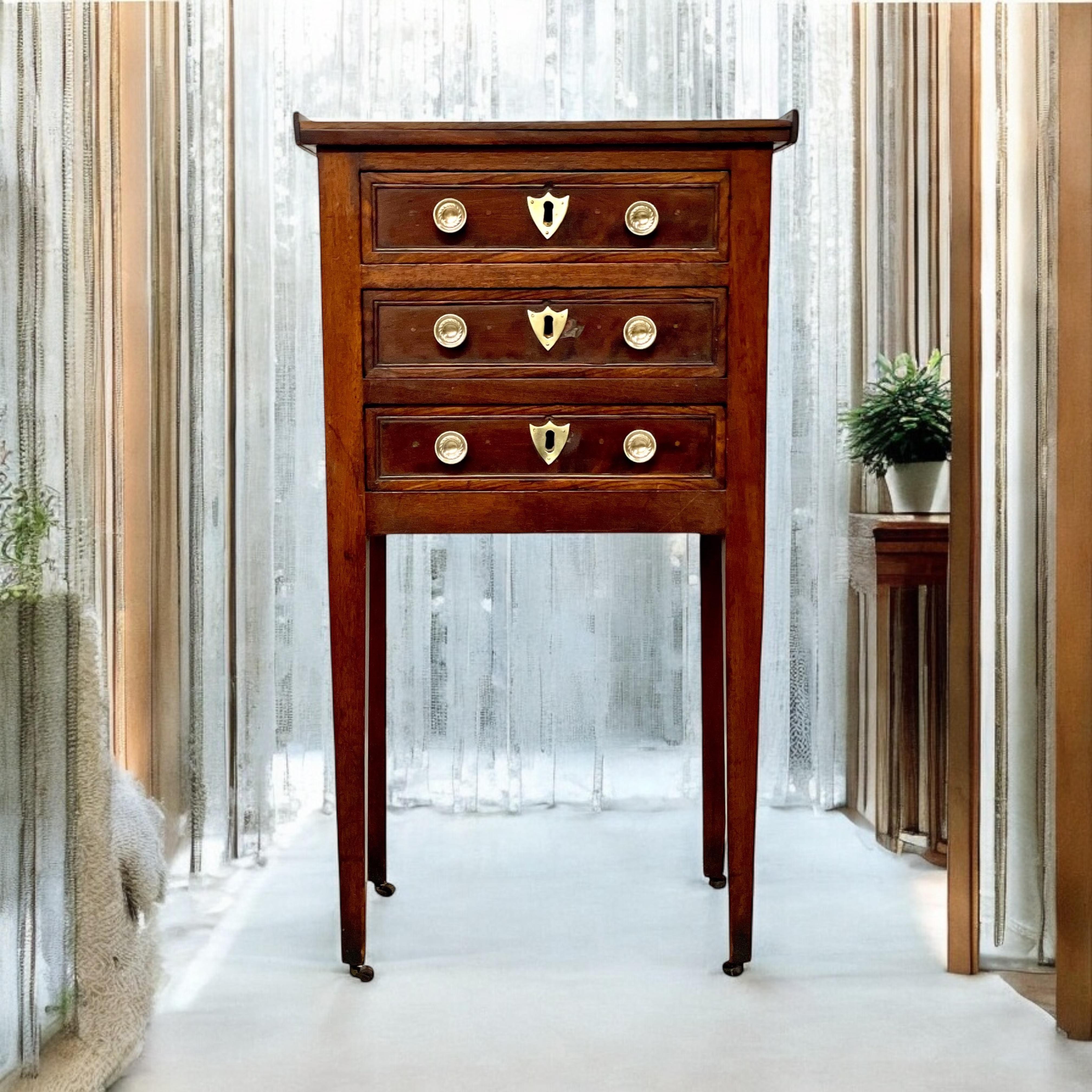 Commode in legno di noce del XVIII secolo in vendita 7