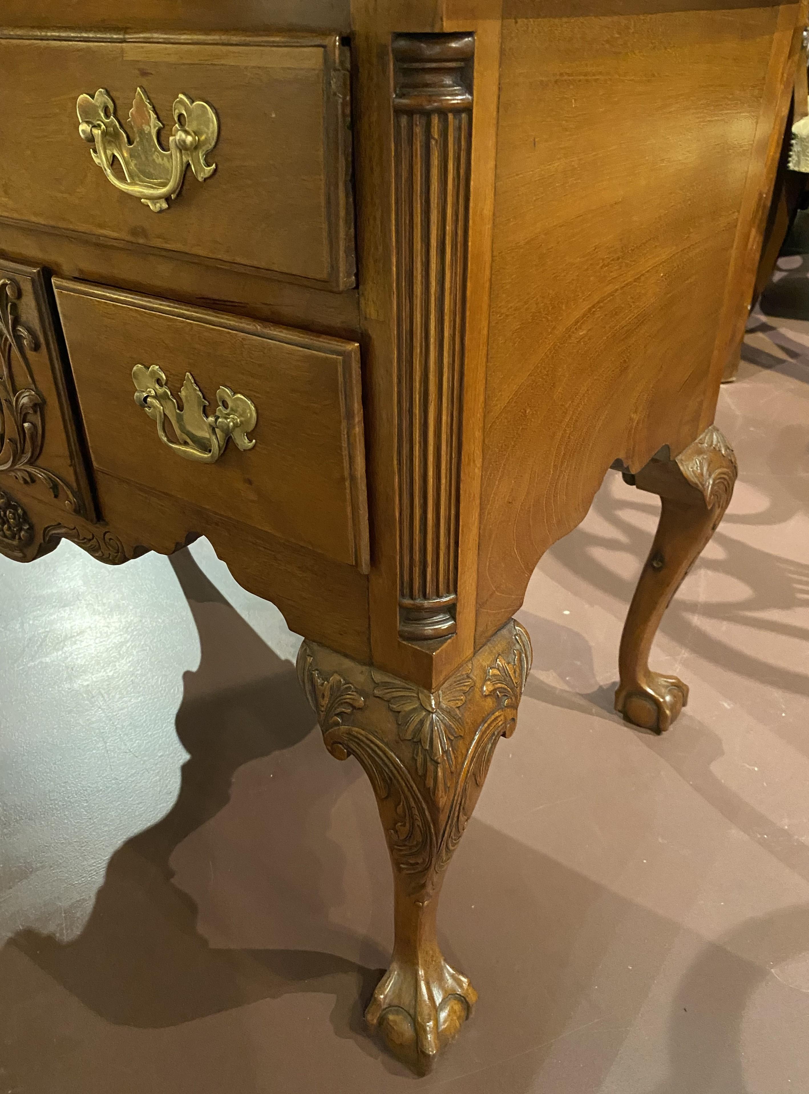 18th Century Philadelphia Carved Chippendale Lowboy In Good Condition In Milford, NH
