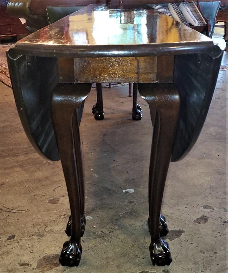 Hand-Crafted 18th Century Philadelphia Mahogany Hunt Table For Sale