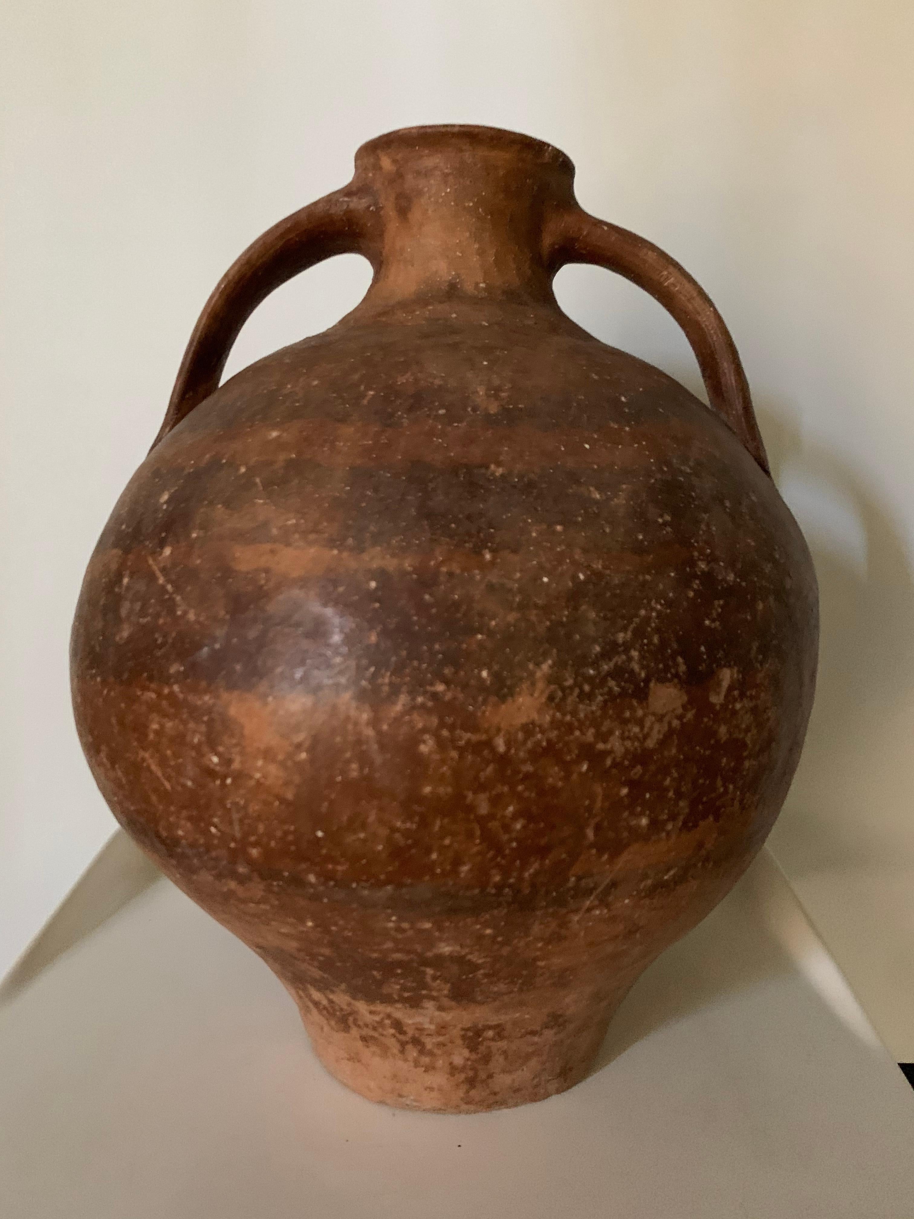 Pitcher ‘cantaros’ from Calanda, Aragon-Zaragoza area of Spain. A rare piece from a Private collection, circa 1750. Other examples can be seen in the Museo de Zaragoza.
With gorgeous original patina, this jar features the characteristic