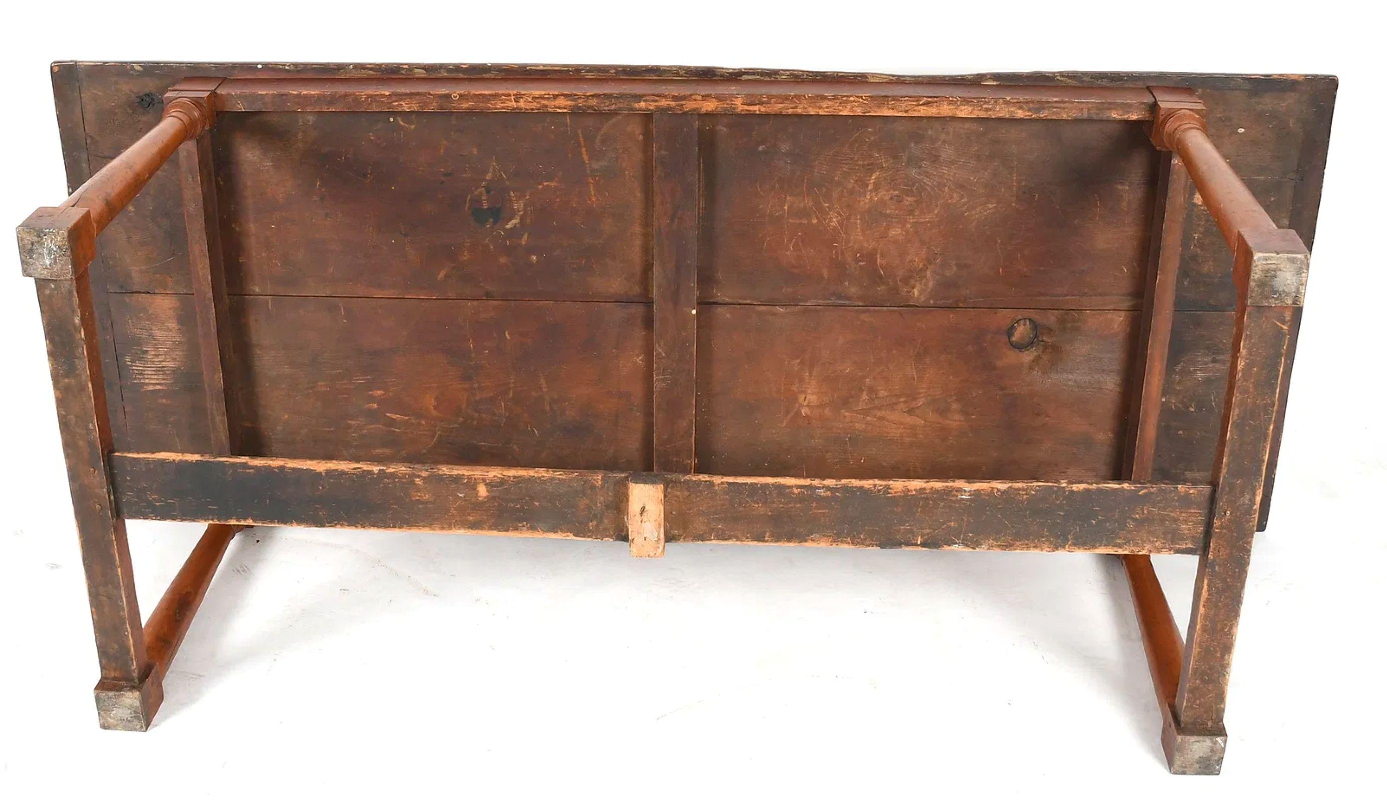 Table de ferme en pin et érable du 18e siècle Bon état - En vente à Houston, TX