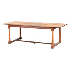 Mesa de granja de pino y arce del siglo XVIII