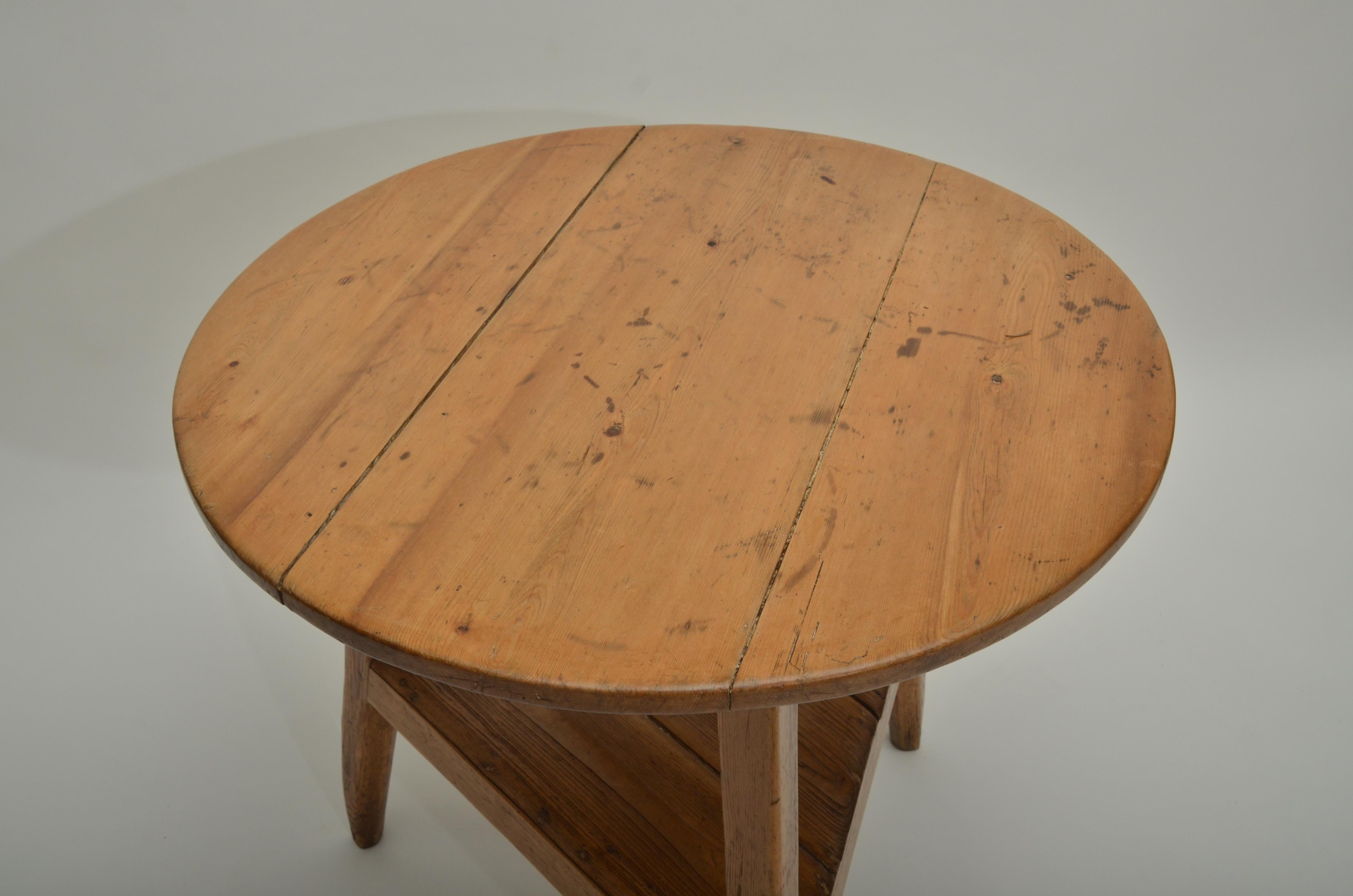 18th century pine cricket table, England, circa 1780. 3-plank tabletop with chanfered legs and under shelf.