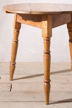 18th century Pine cricket table