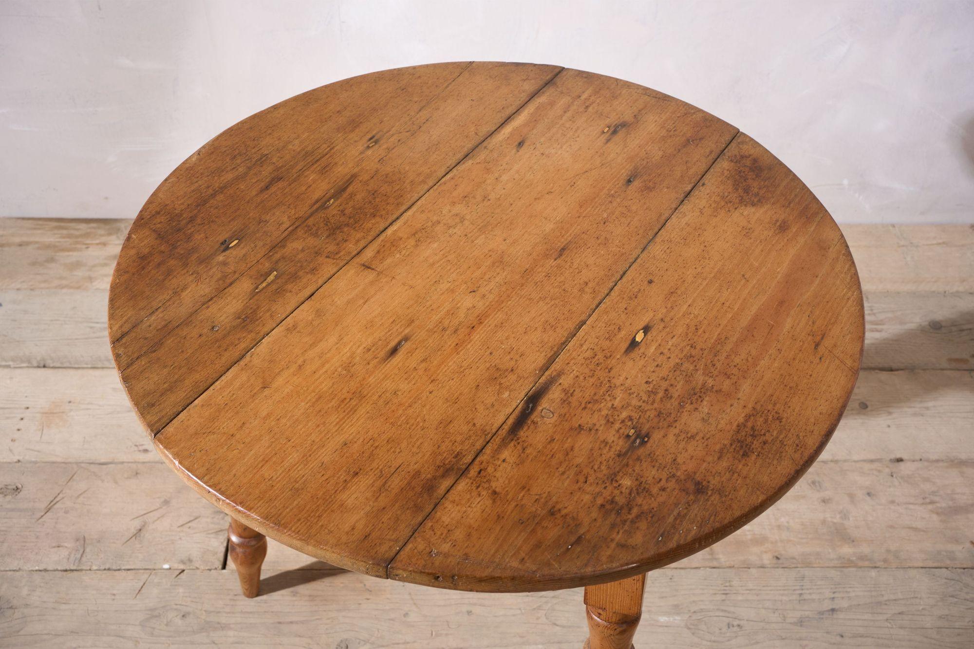 XVIIIe siècle et antérieur Table de cricket en pin du XVIIIe siècle en vente