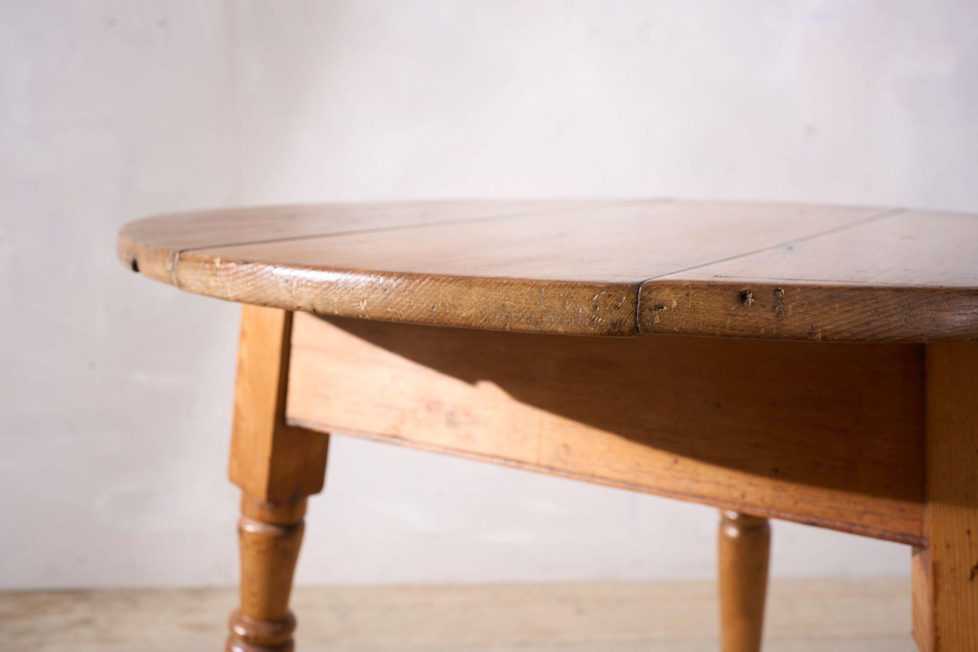 Table de cricket en pin du XVIIIe siècle en vente 3
