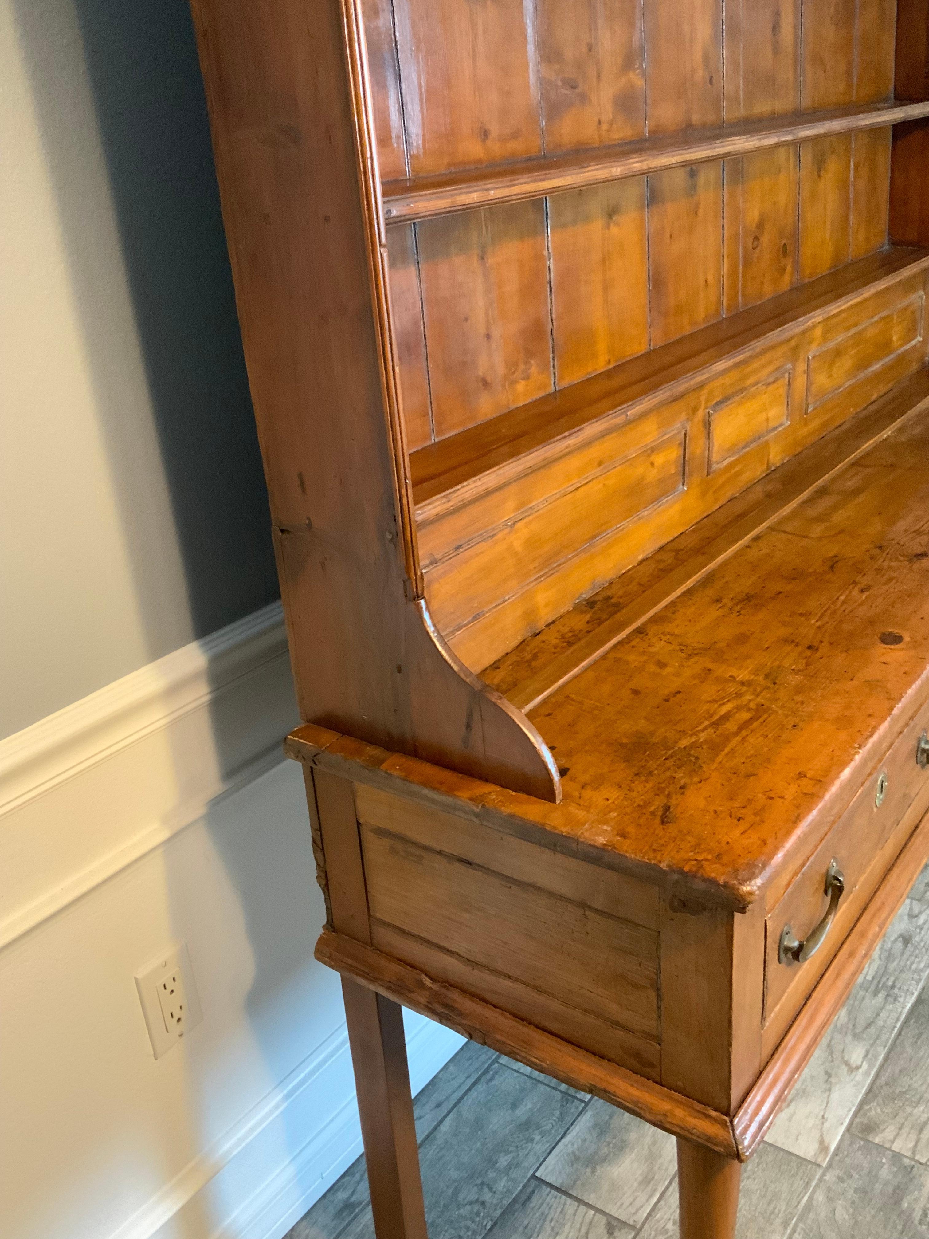18th Century Pine Welsh Dresser In Good Condition In Bradenton, FL