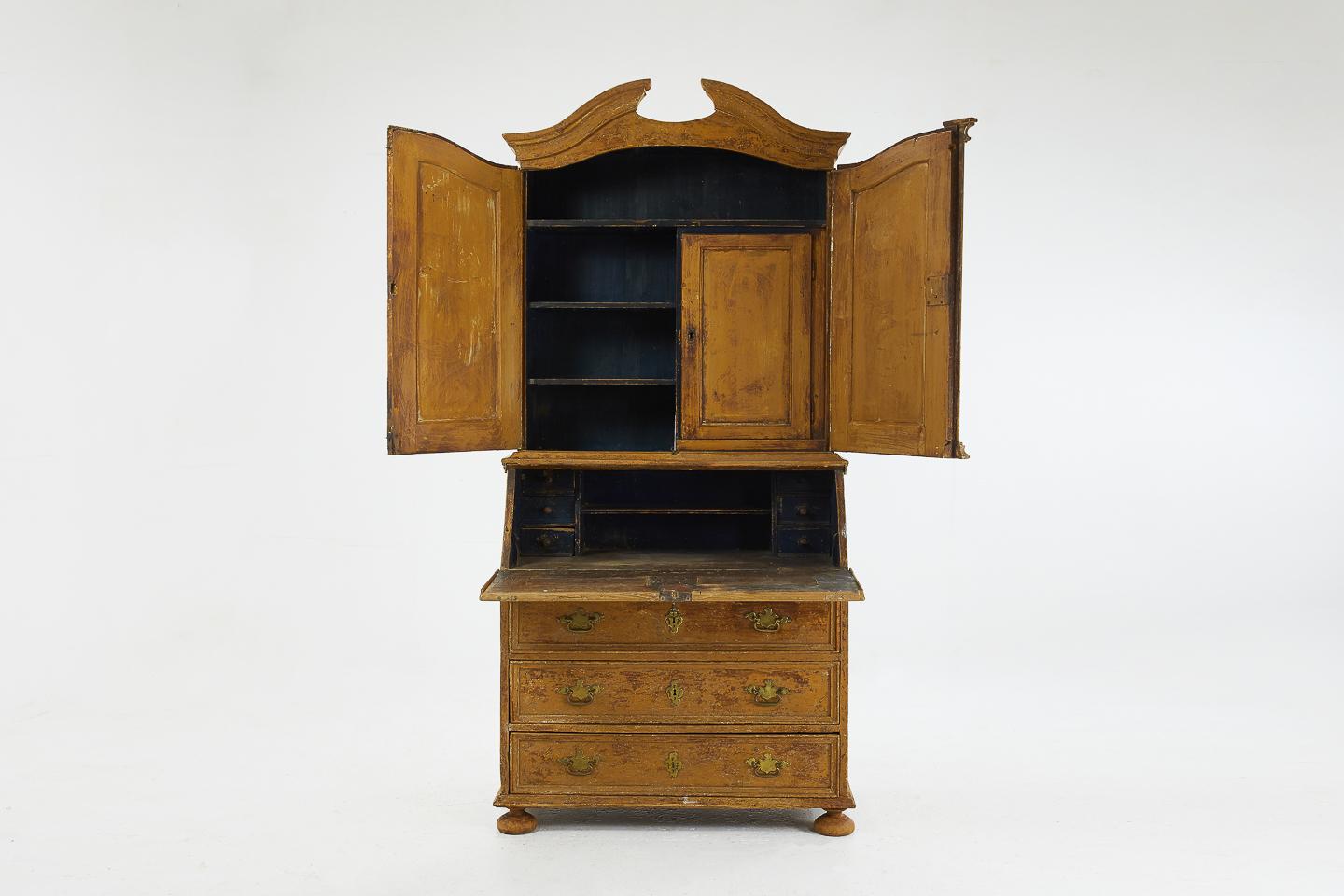 18th Century Pinewood Bureau Cabinet with Original Paint For Sale 3