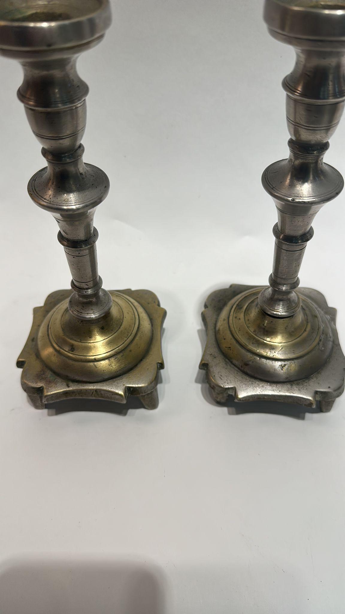 Polonais Bougeoirs polonais du XVIIIe siècle - Primitive Judaica avec des restes d'argenterie en vente