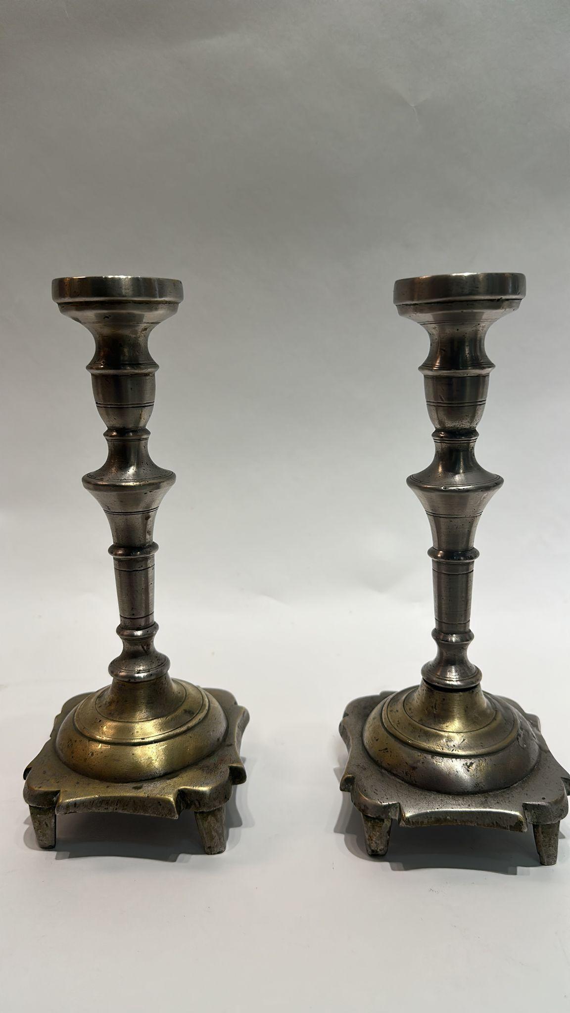 Bougeoirs polonais du XVIIIe siècle - Primitive Judaica avec des restes d'argenterie Excellent état - En vente à New York, NY