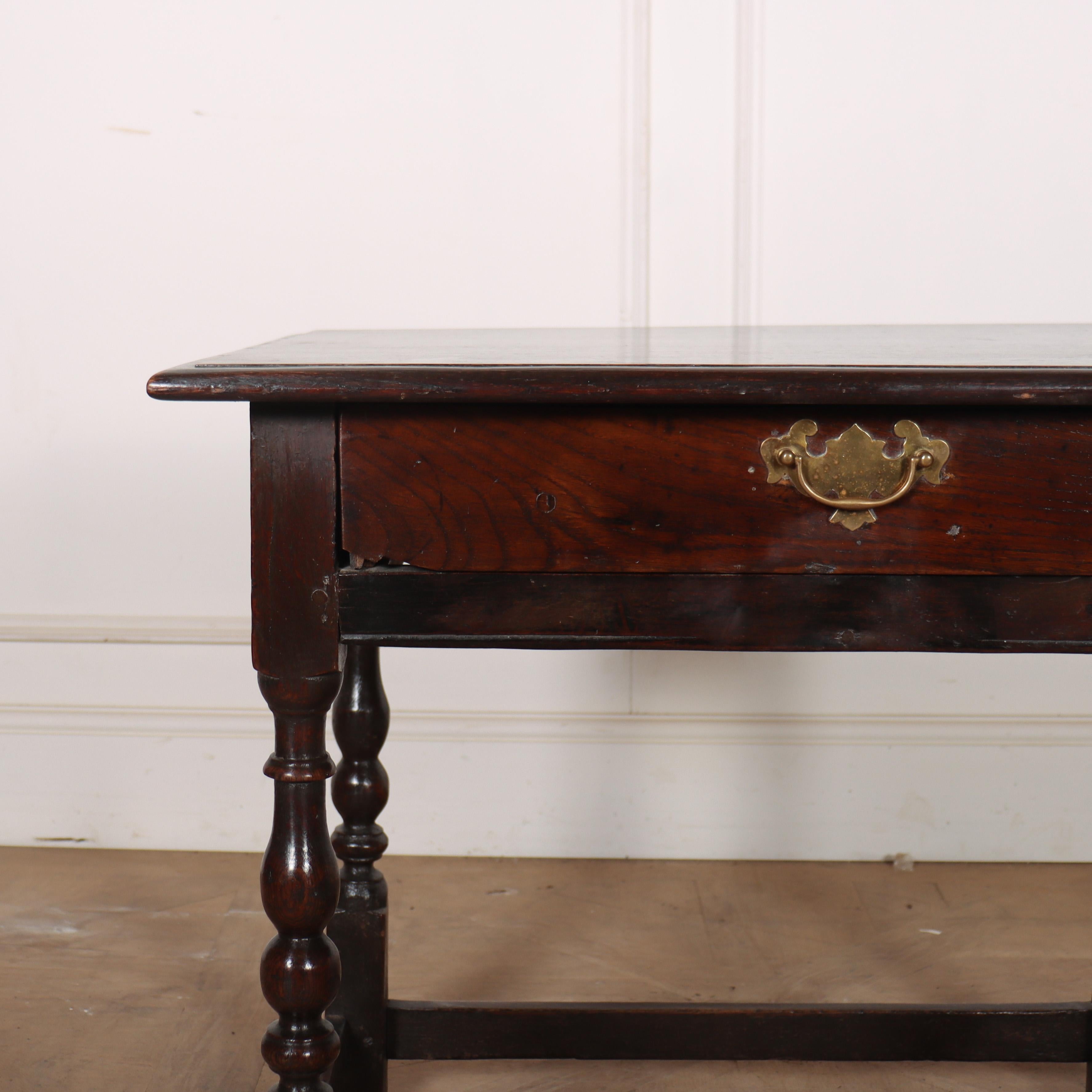 Lámpara / mesa auxiliar de un cajón de roble pulido del s. XVIII. Buen color. 1740.

Referencia: 8439

Dimensiones
31 pulgadas (79 cms) de ancho
57 cm de profundidad
26 pulgadas (66 cms) de alto