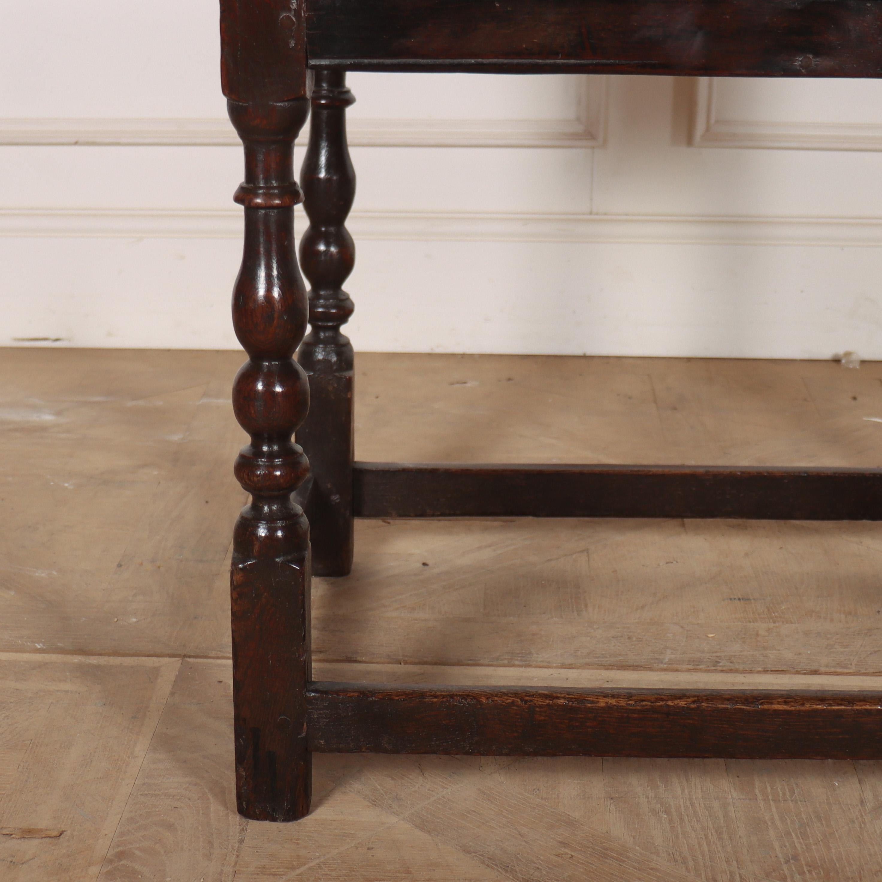 Mesa de lámpara de roble pulido del siglo XVIII Jorge II en venta