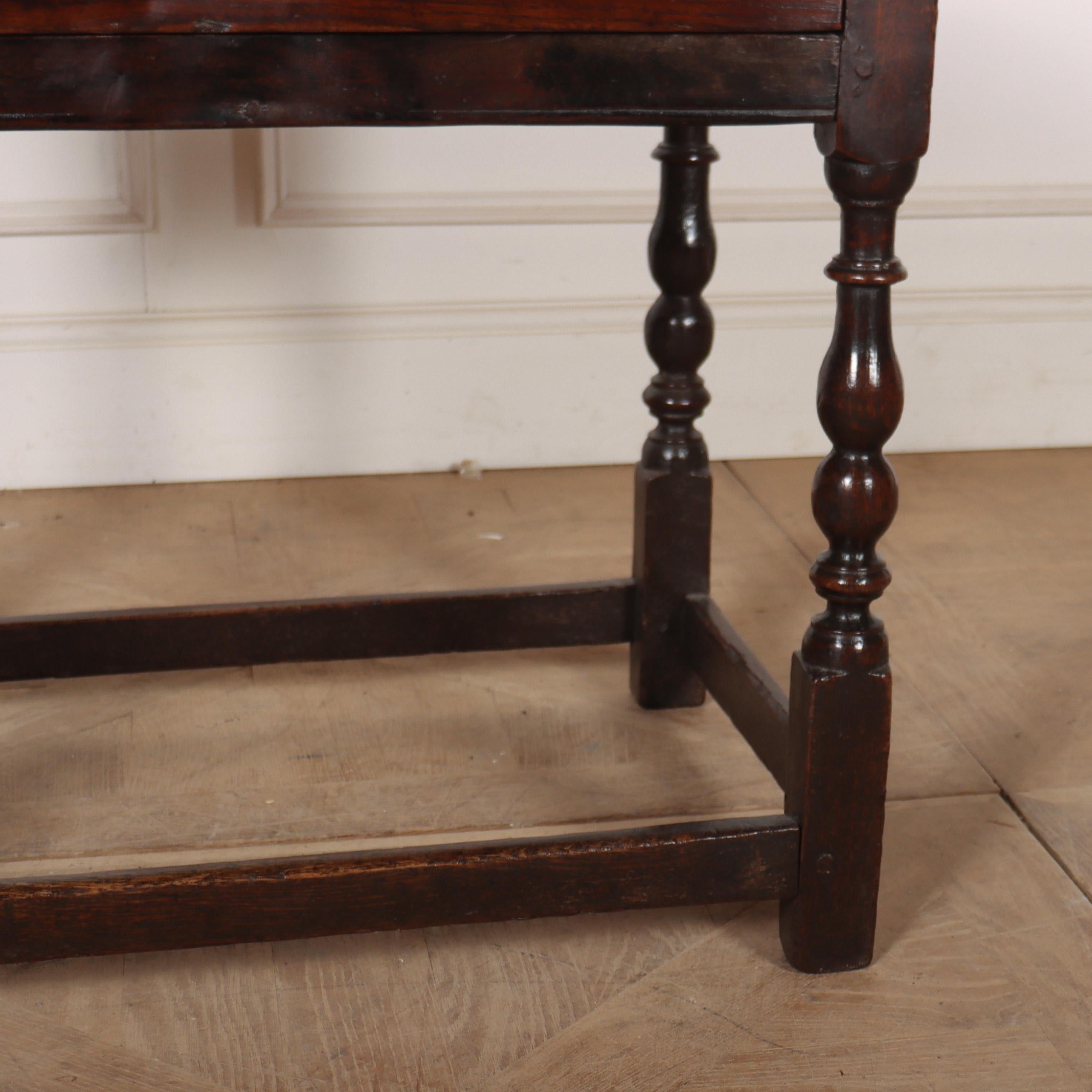 Mesa de lámpara de roble pulido del siglo XVIII Inglés en venta
