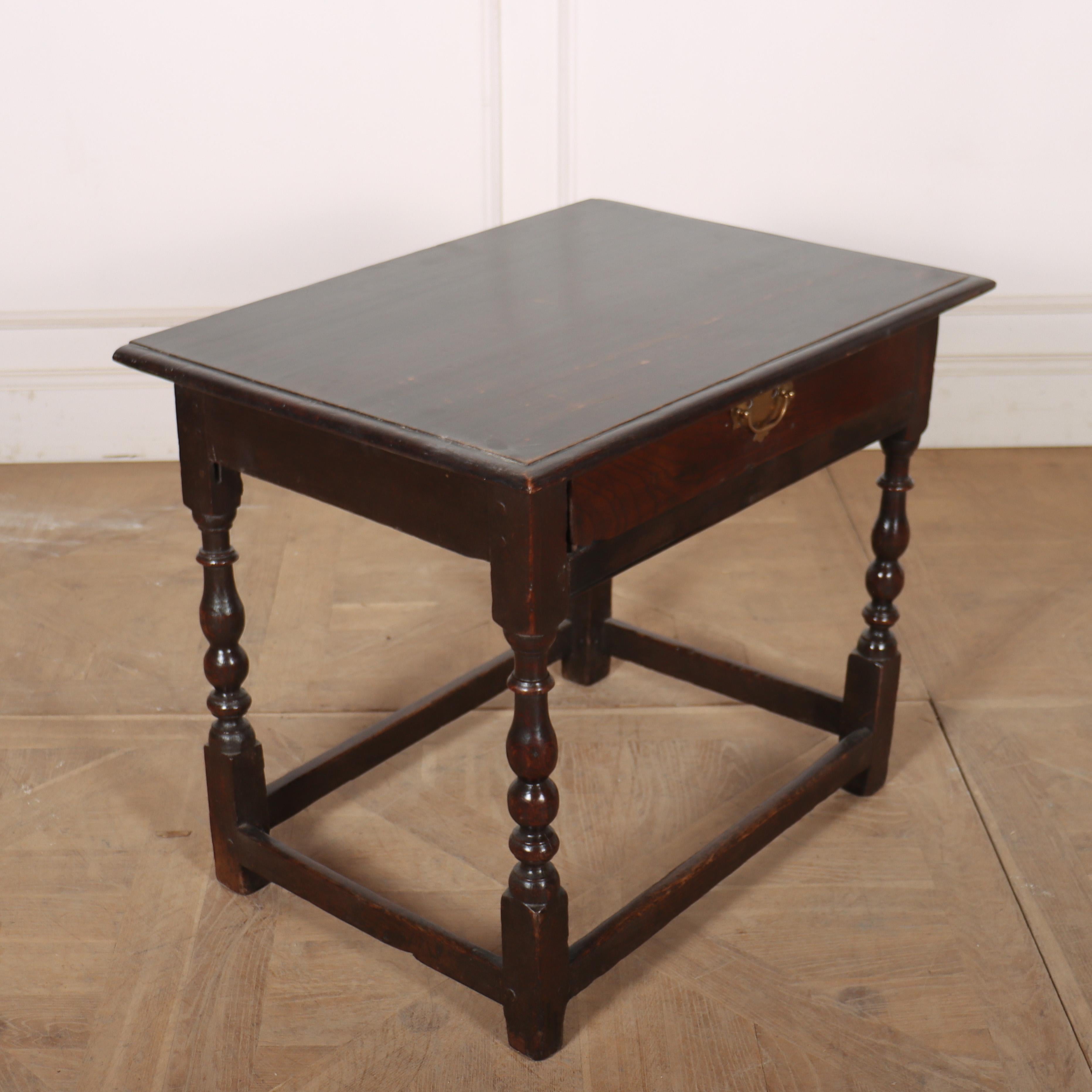 Mesa de lámpara de roble pulido del siglo XVIII siglo XVIII y antes en venta