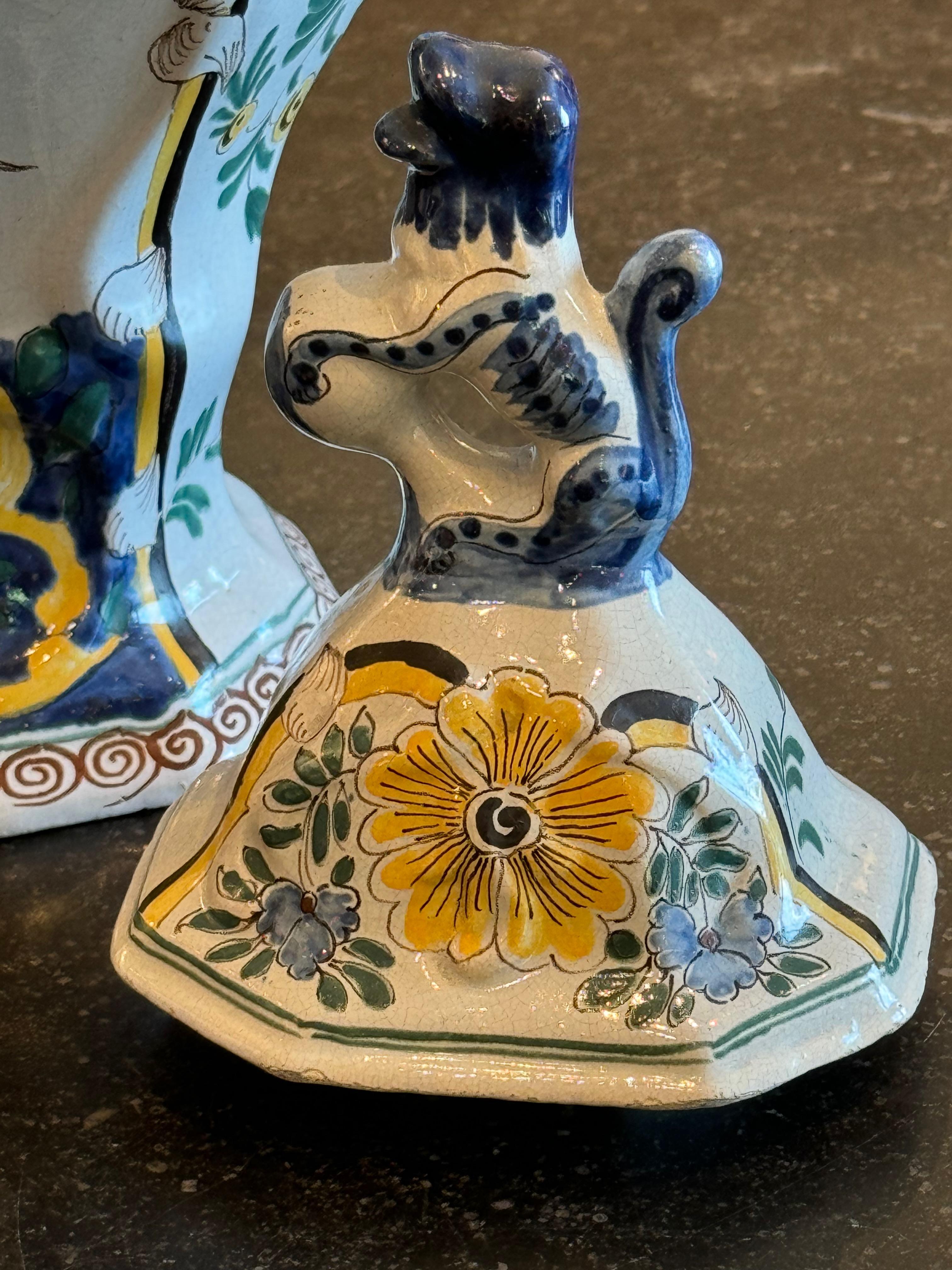 Urna Delft policroma del XVIII secolo con coperchio in vendita 1