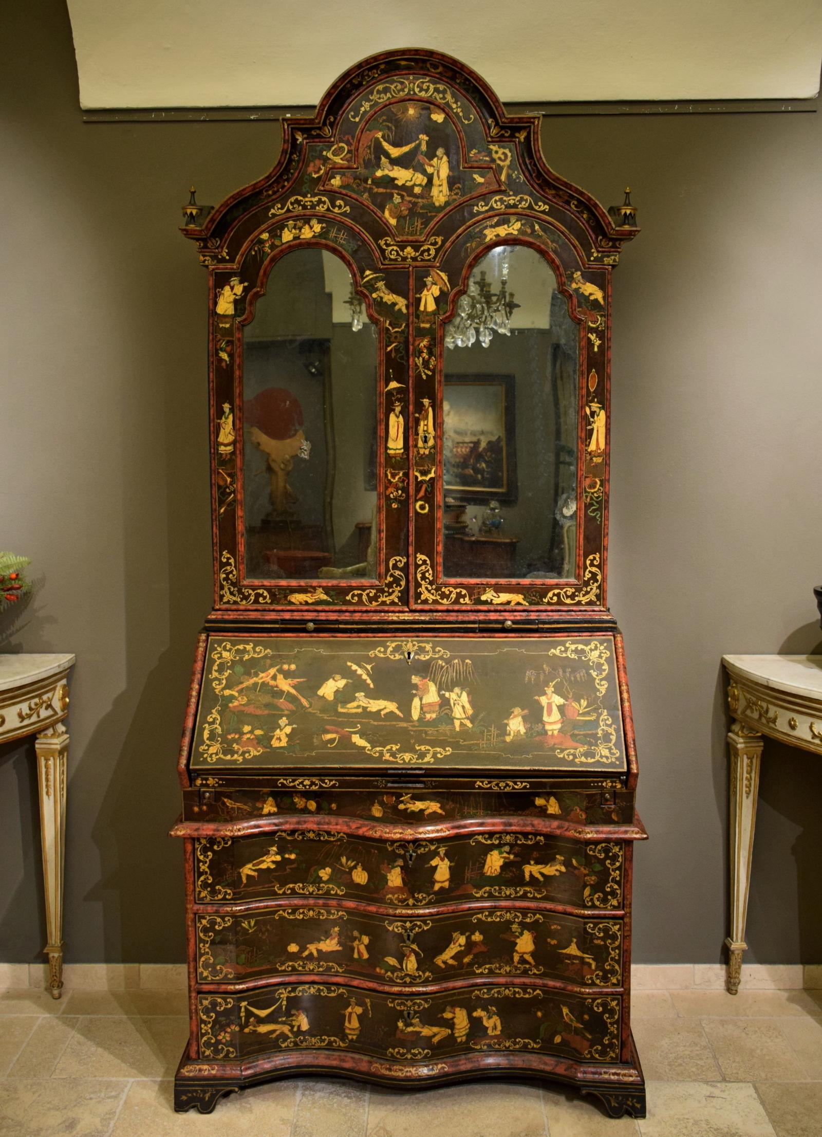 Italian 18th Century Polychrome Lacquered Wood Venice Bureau Cabinet
