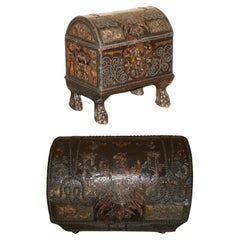 18TH CENTURY POLYCHROME PAiNTED LEATHER ARMORAIL CREST TRUNK CARVED WALNUT FEET