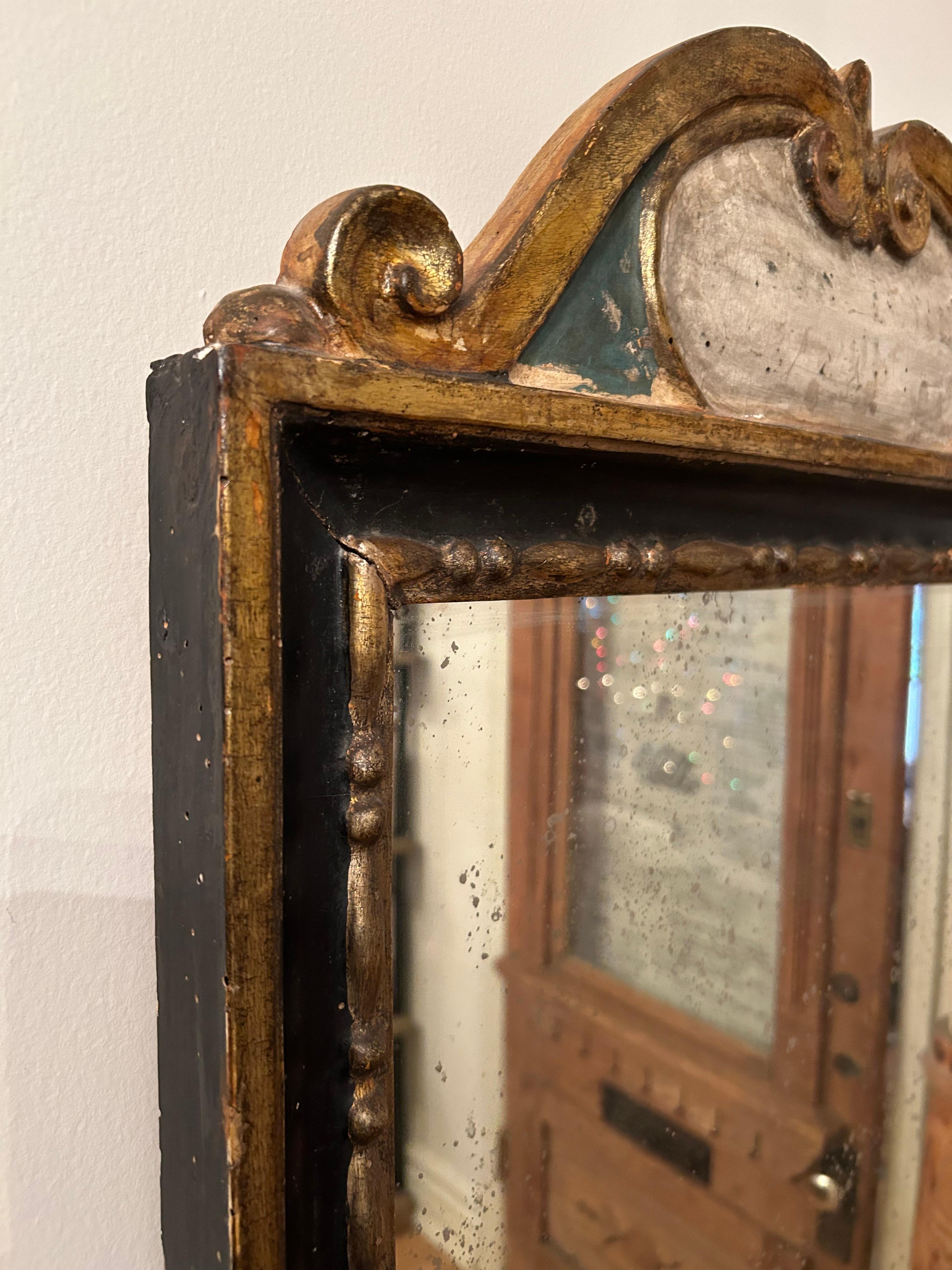 Miroir à fronton polychrome du 18e siècle en vente 3