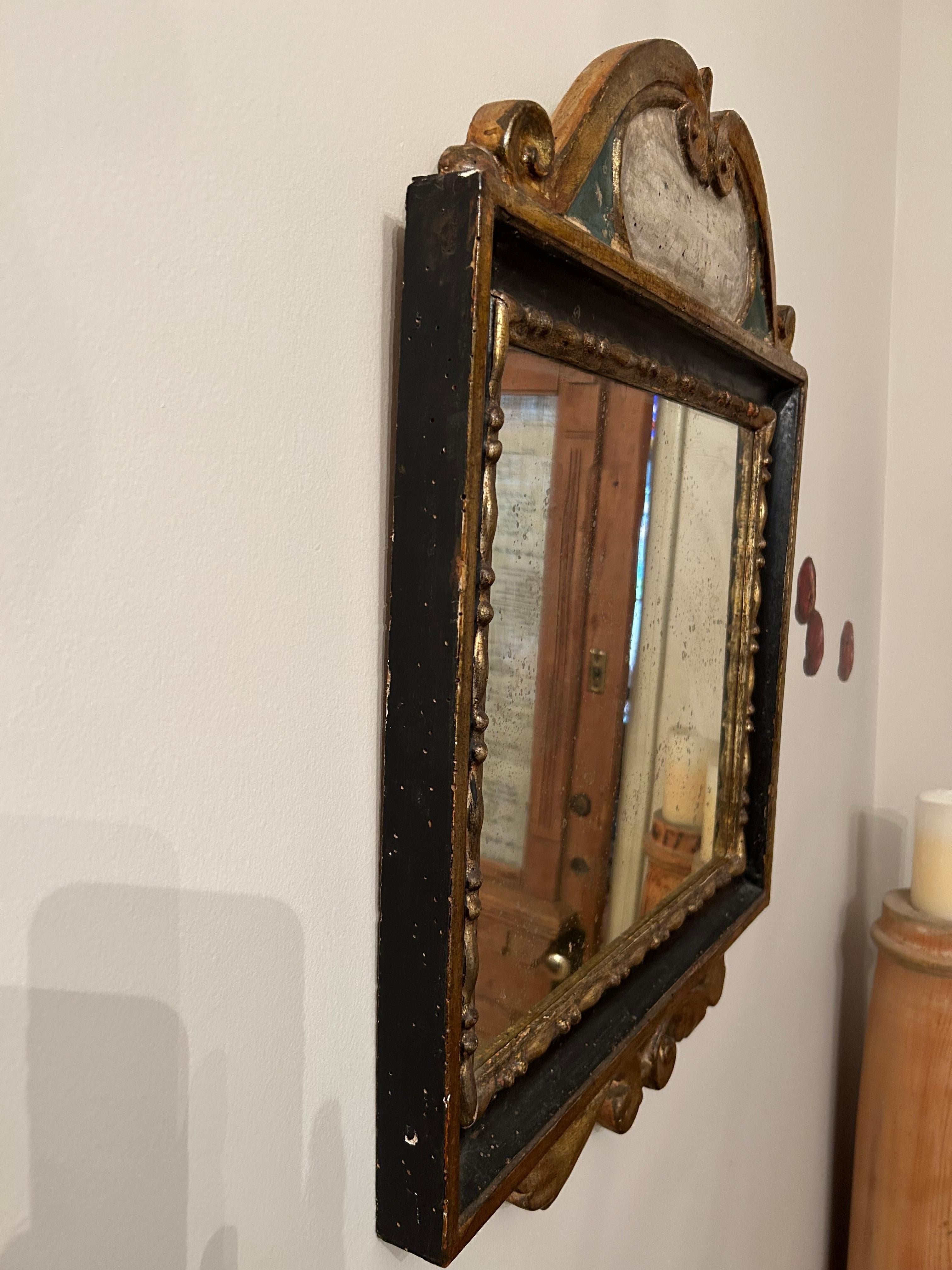 Miroir à fronton polychrome du 18e siècle en vente 5